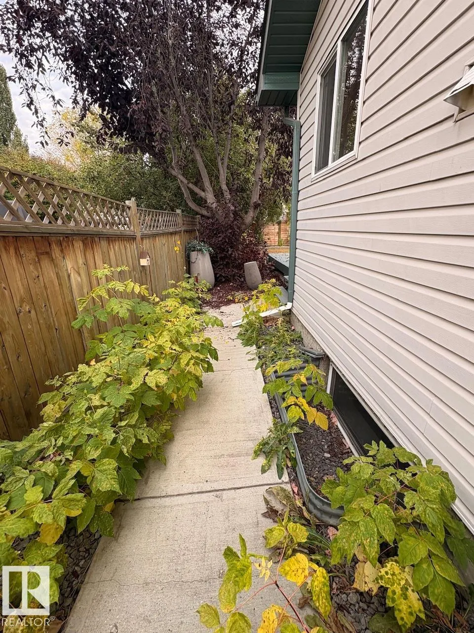 88 LANDSDOWNE Drive