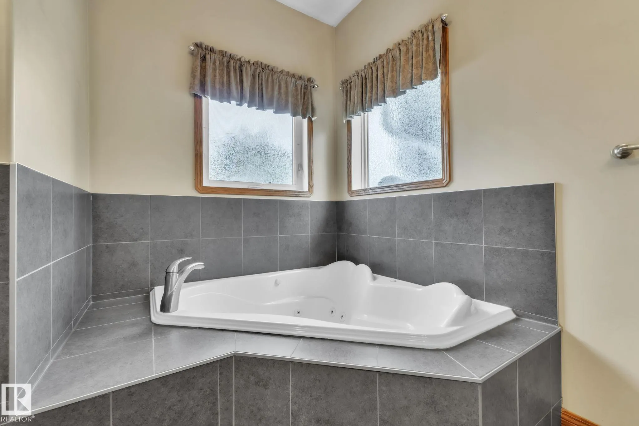 1217 SUMMERSIDE Drive