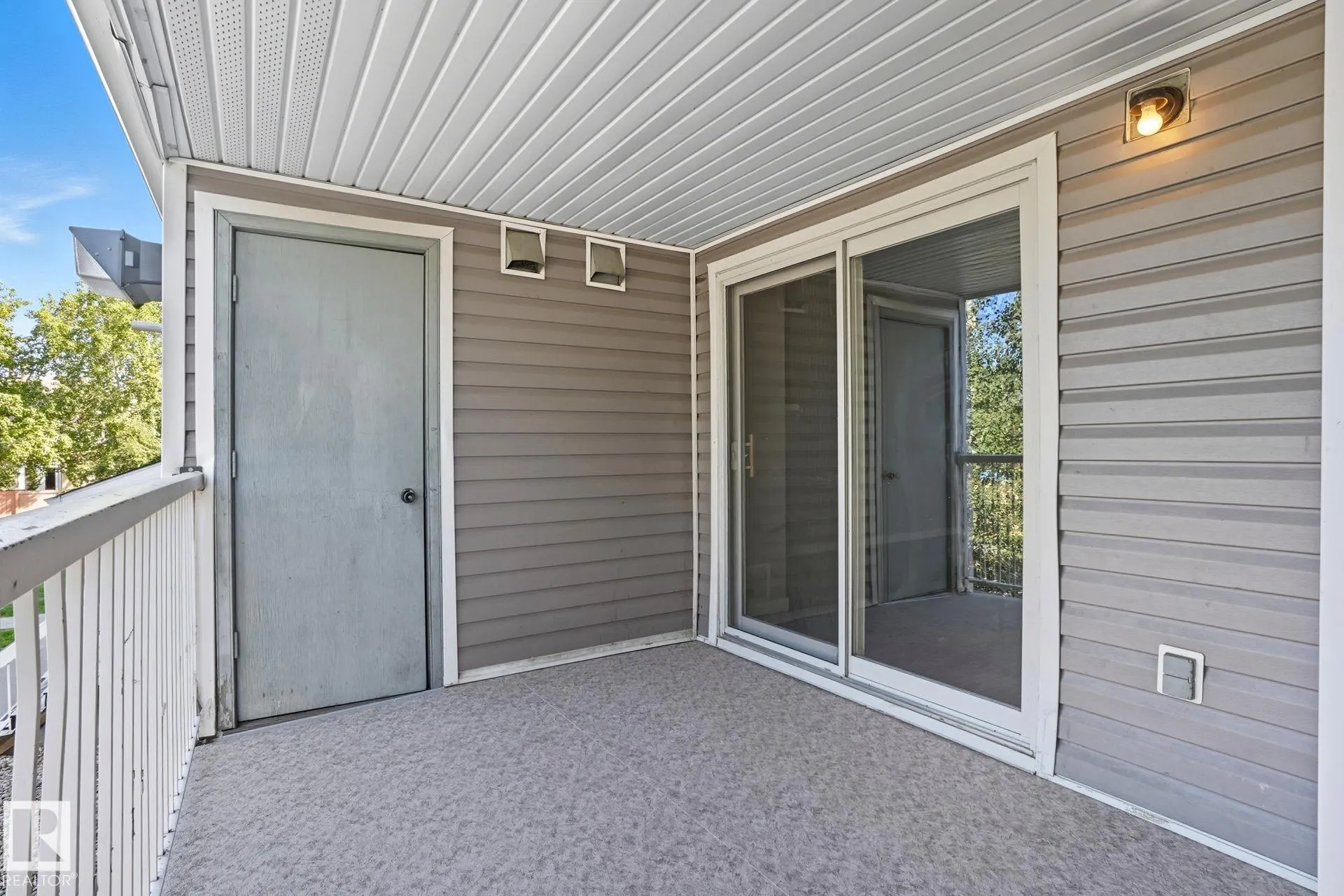10404 24 Avenue