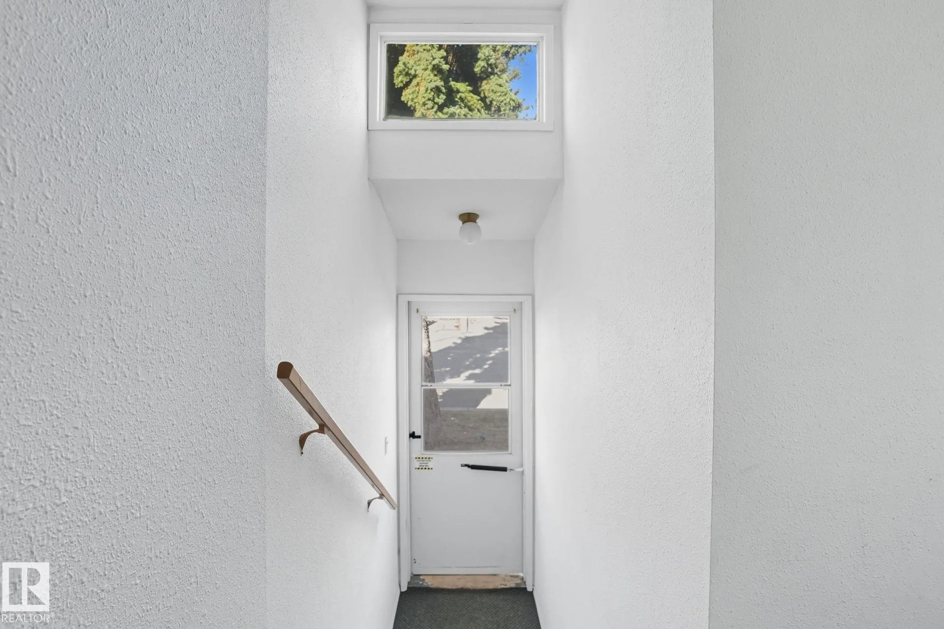 10404 24 Avenue