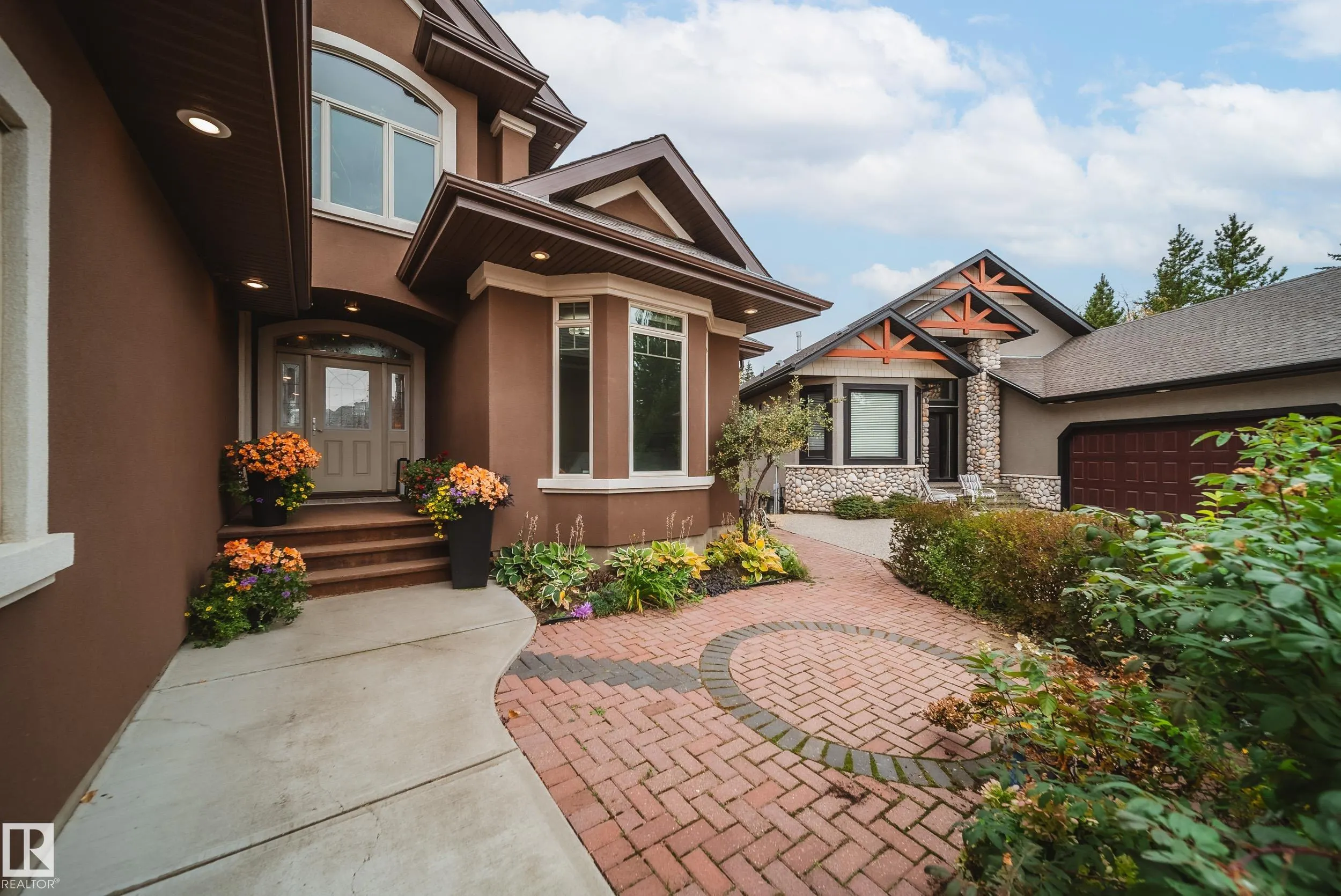 248 RAVINE Drive