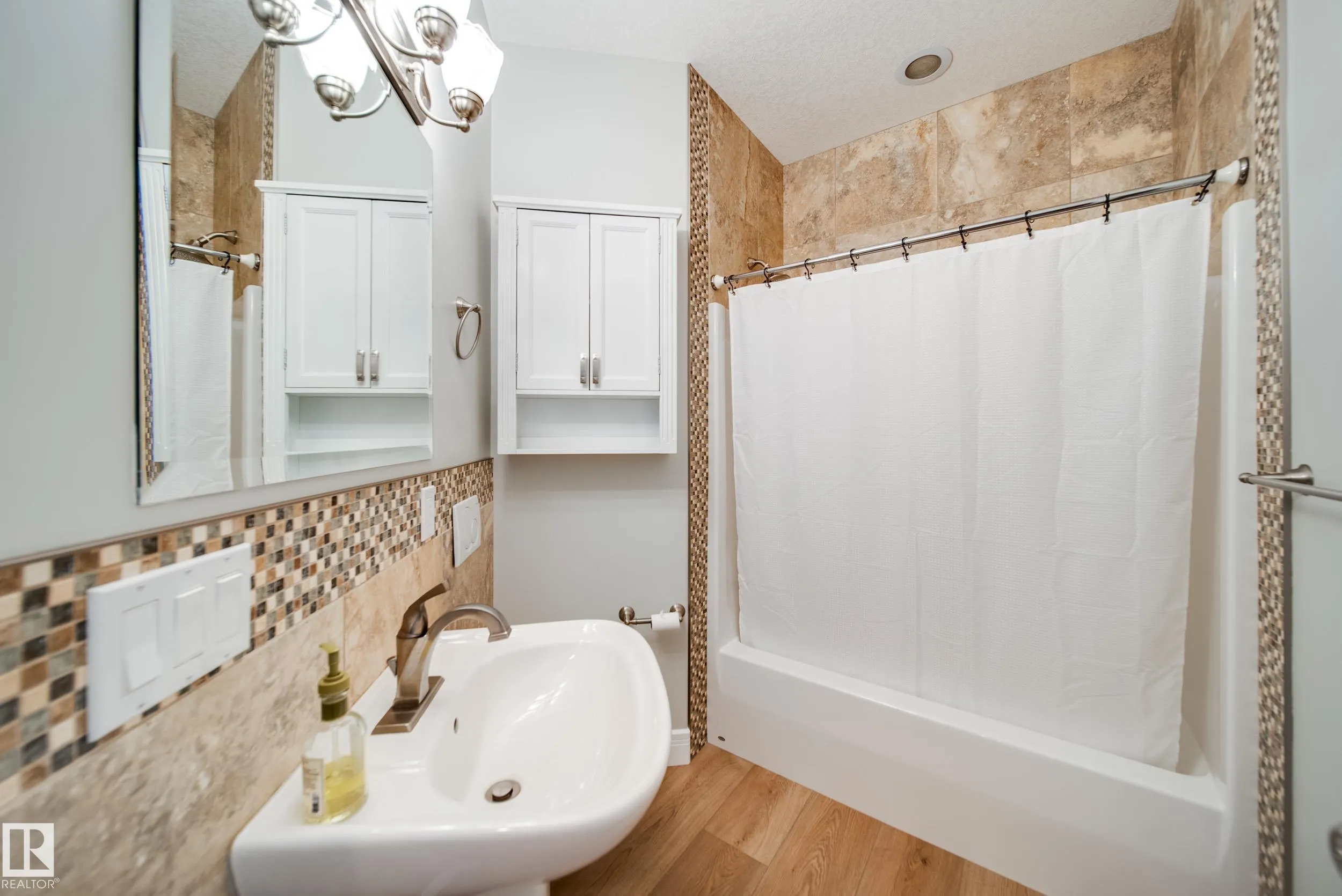248 RAVINE Drive