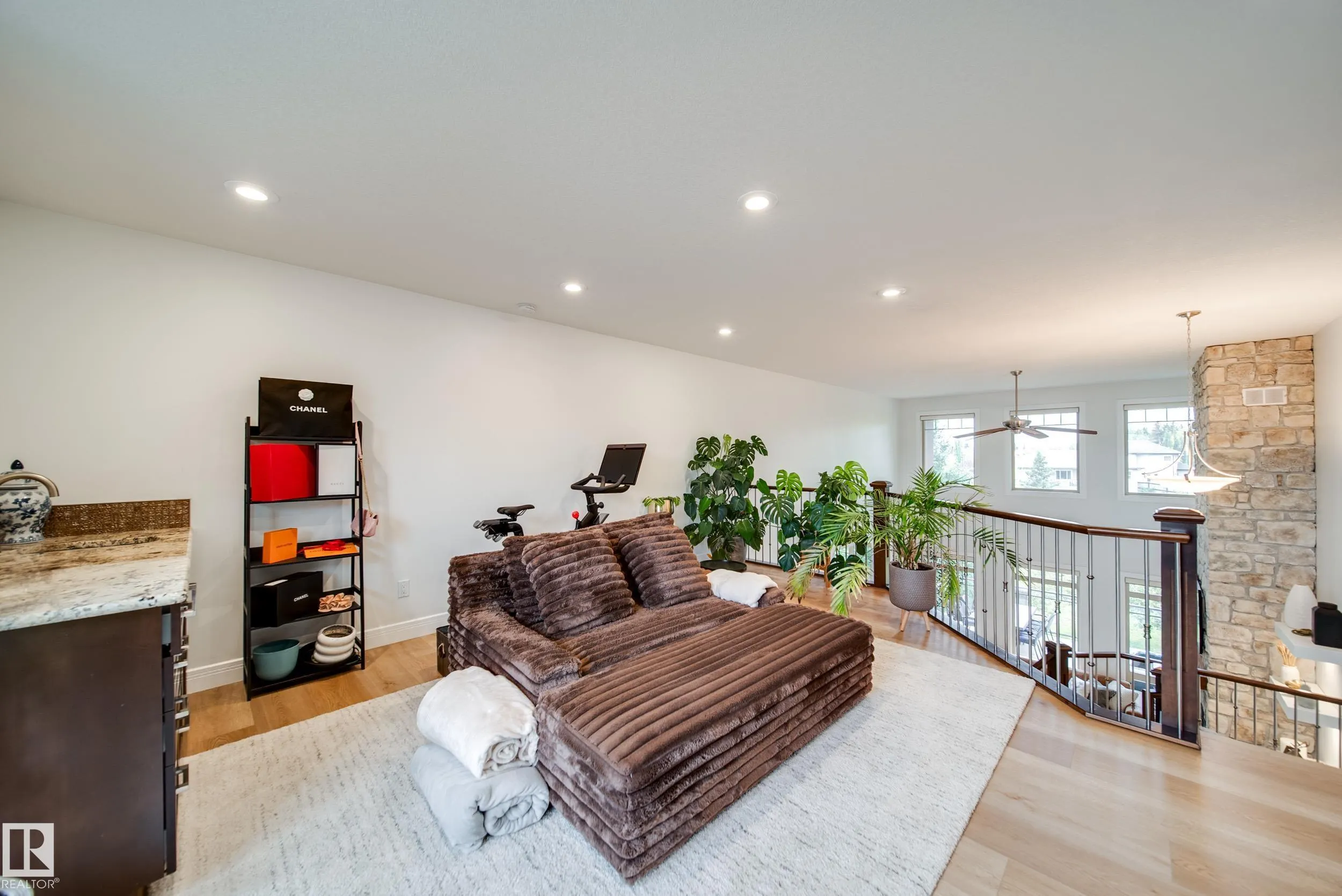 248 RAVINE Drive