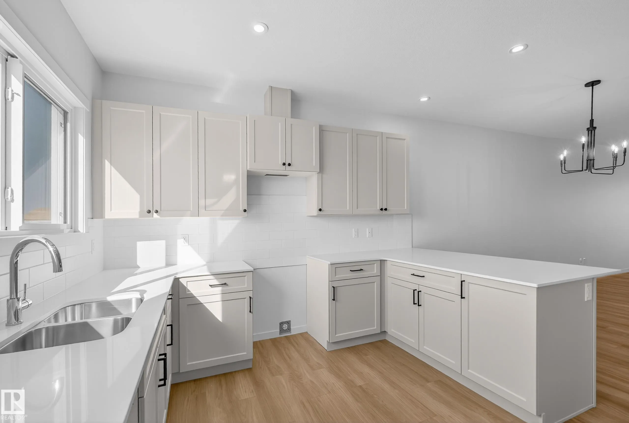 13 NERINE Crescent