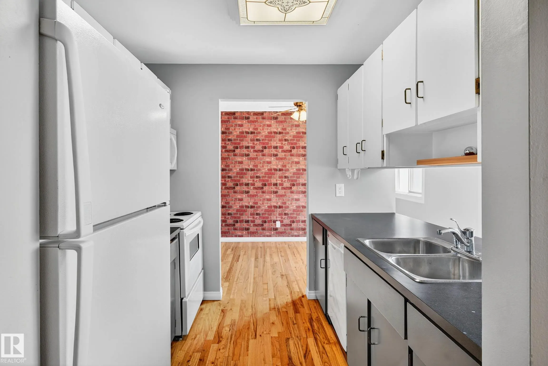37 LANCASTER Terrace