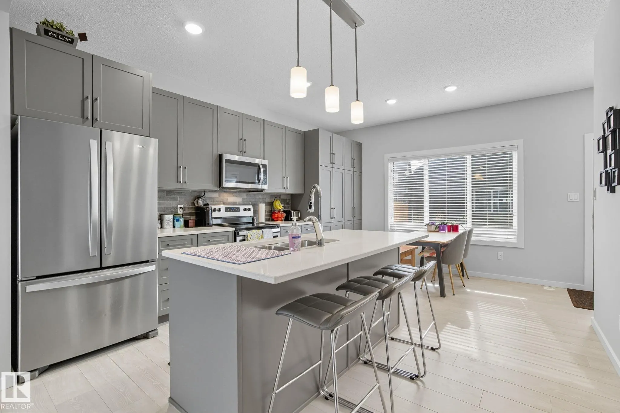 1700 GRAYDON HILL LINK Link