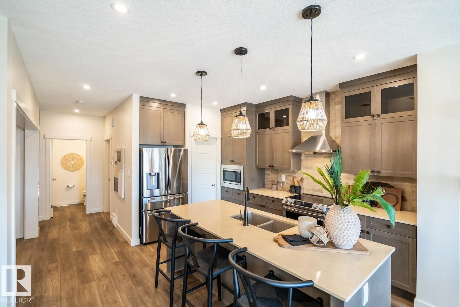 6 JENNIFER Crescent