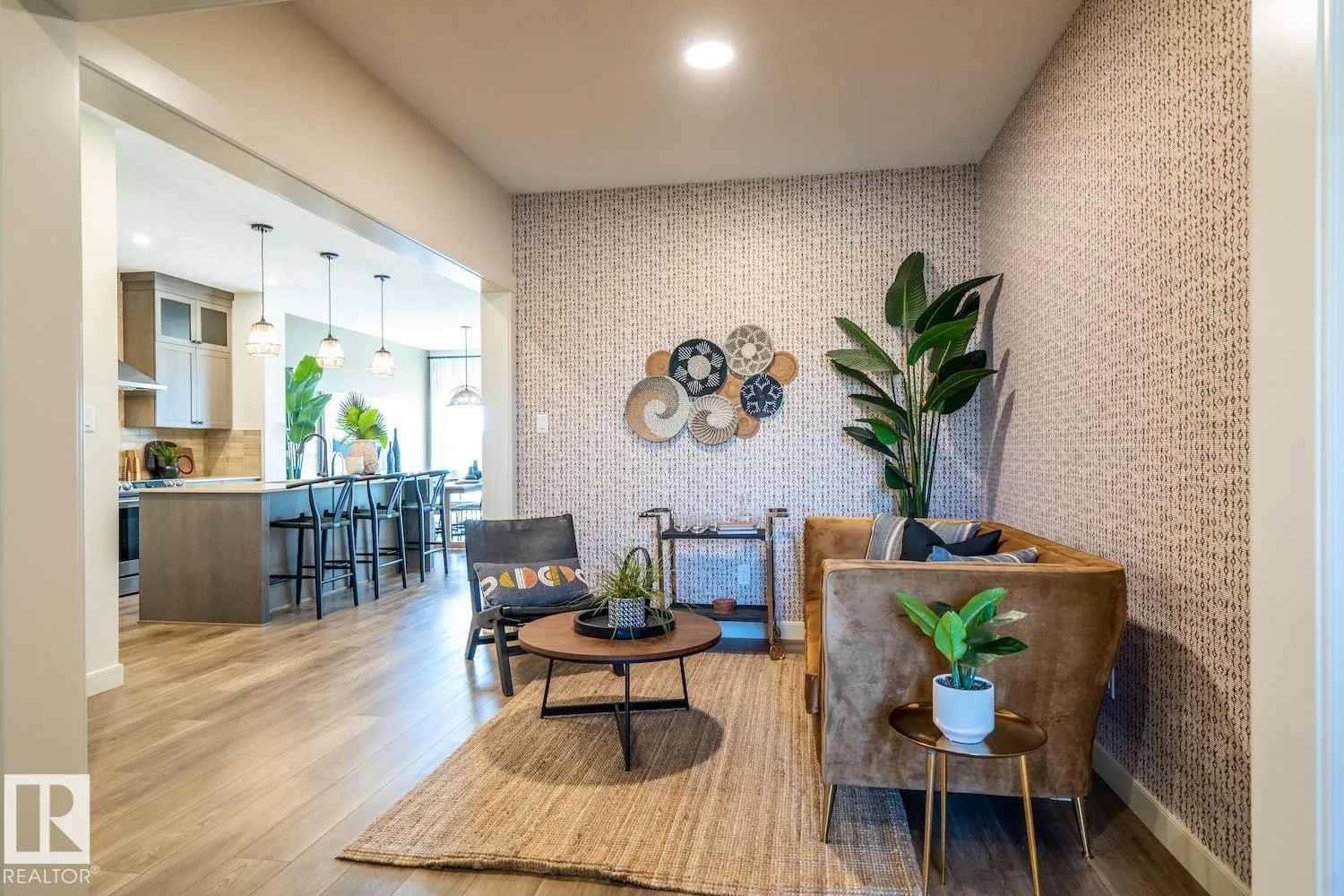 6 JENNIFER Crescent