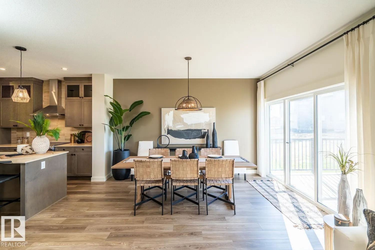 6 JENNIFER Crescent