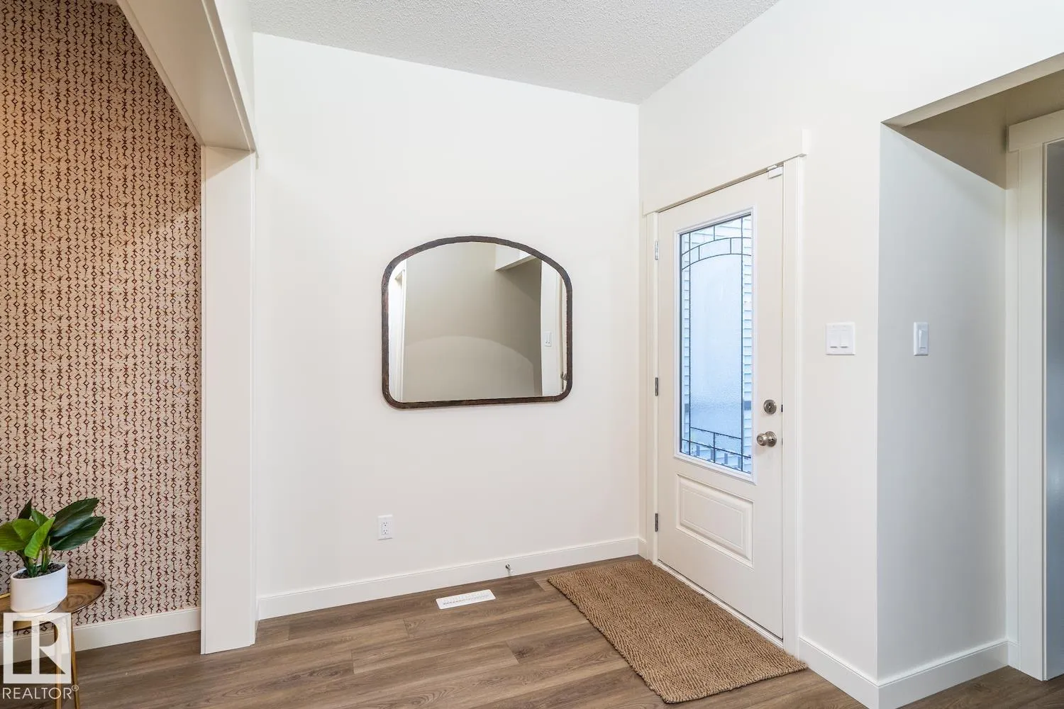 6 JENNIFER Crescent