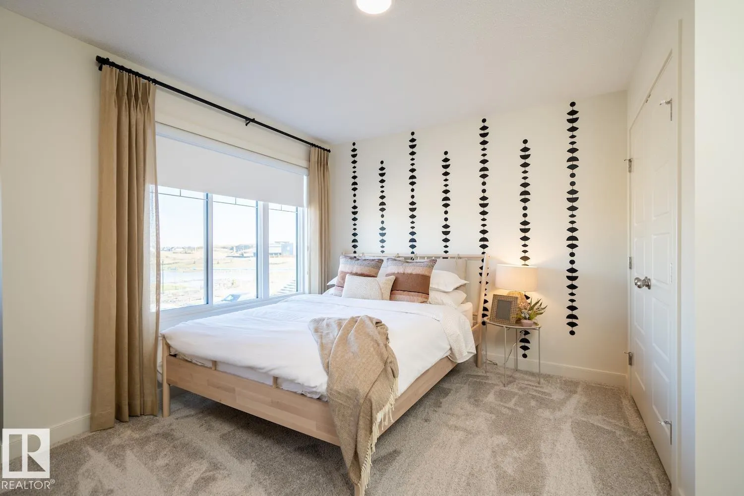 6 JENNIFER Crescent