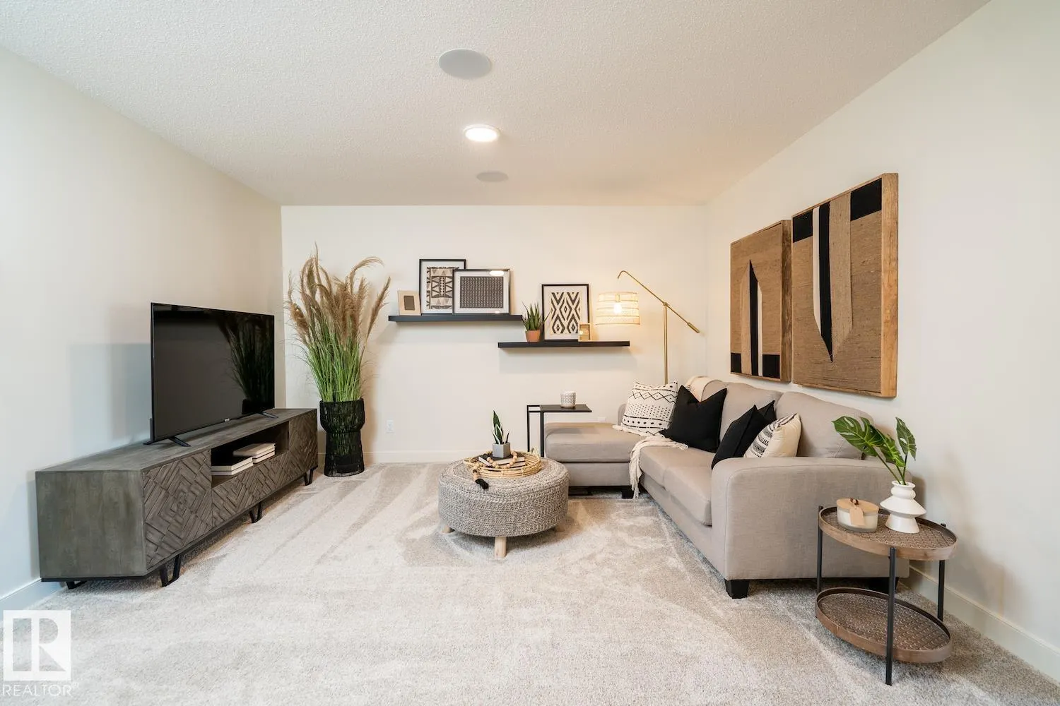 6 JENNIFER Crescent
