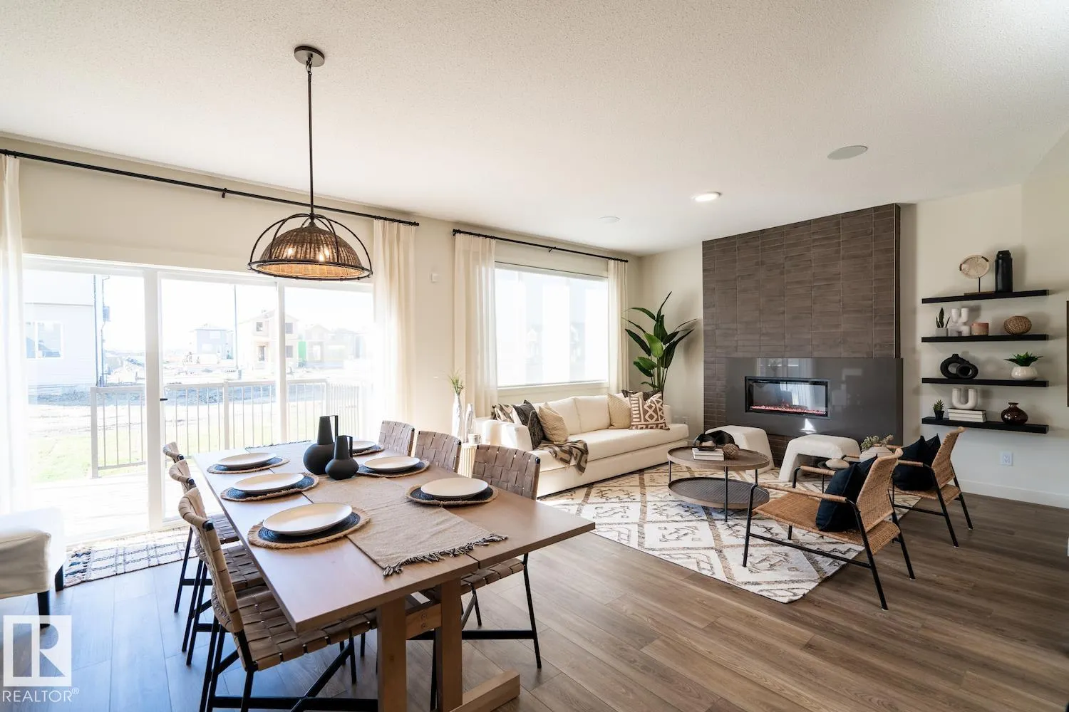 6 JENNIFER Crescent