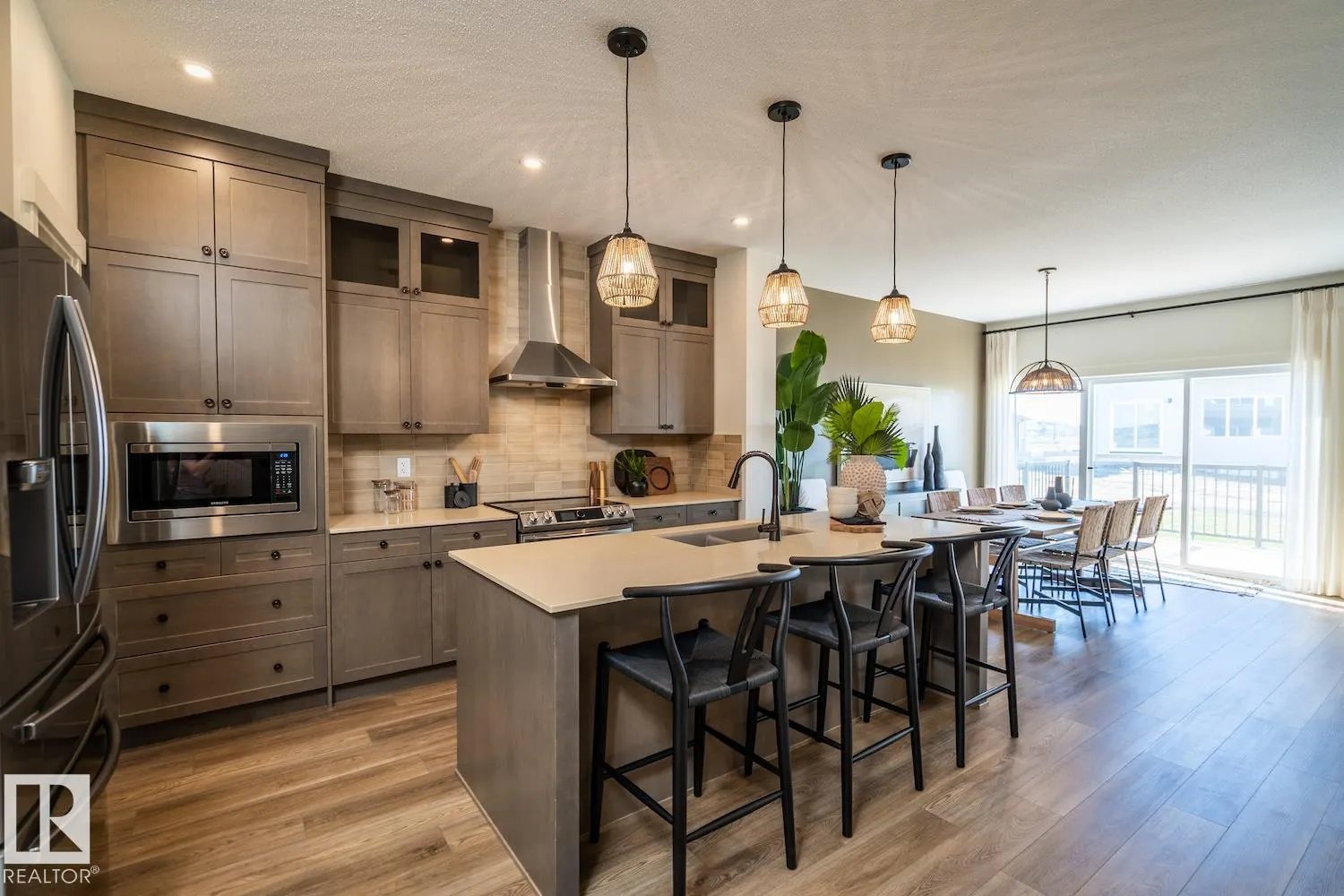 6 JENNIFER Crescent