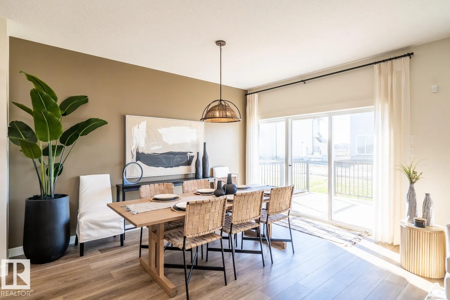6 JENNIFER Crescent