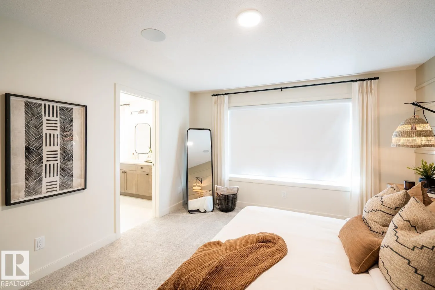 6 JENNIFER Crescent