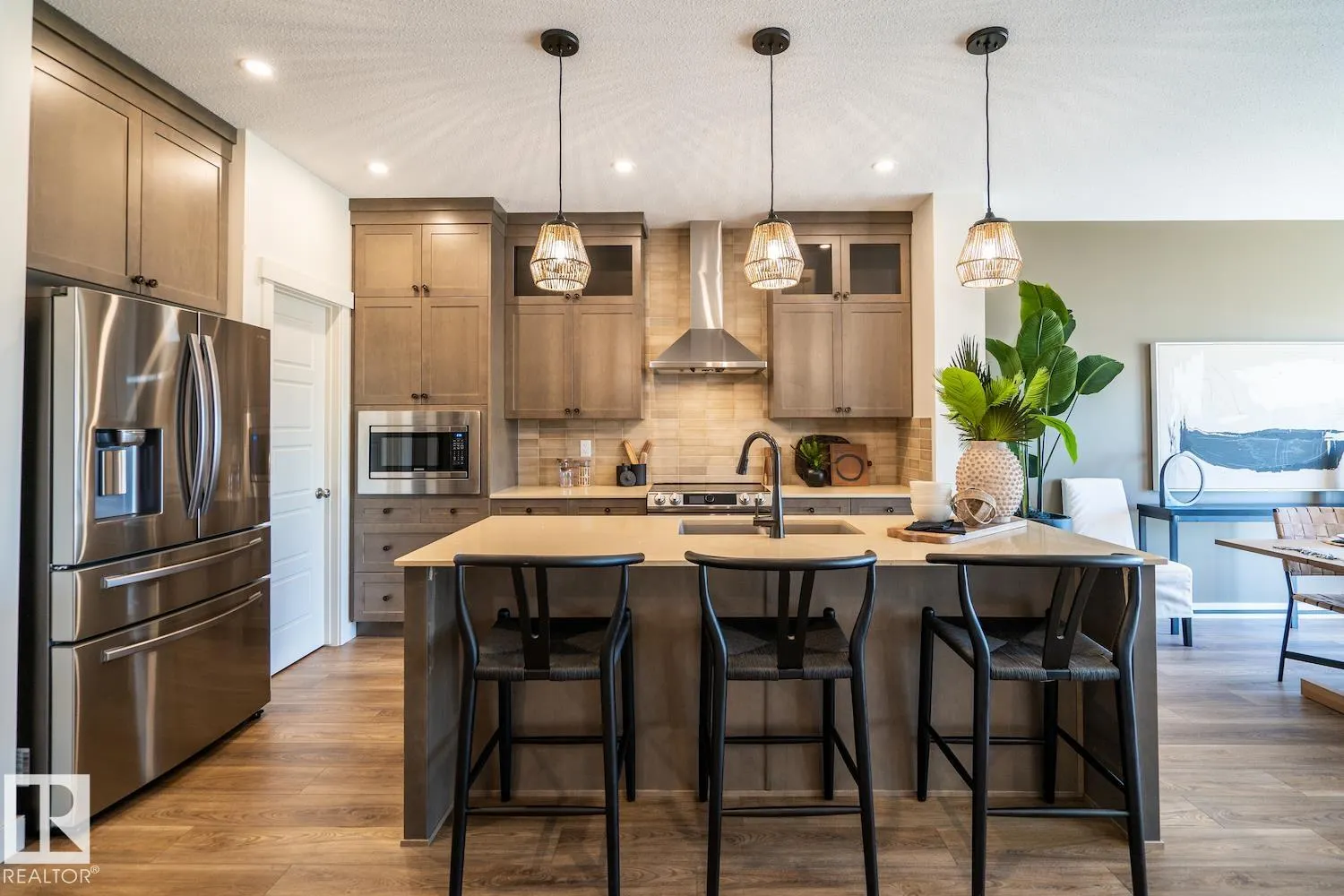 6 JENNIFER Crescent