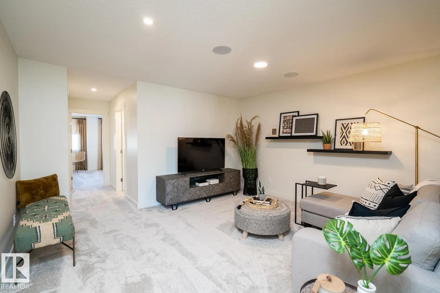 6 JENNIFER Crescent