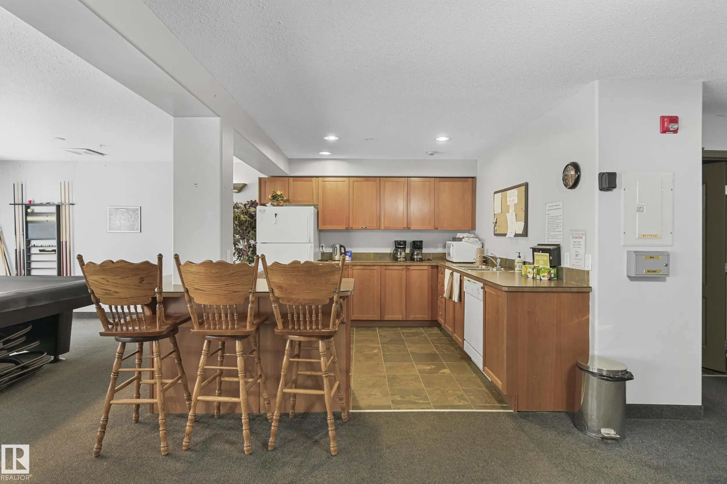 592 HOOKE Road