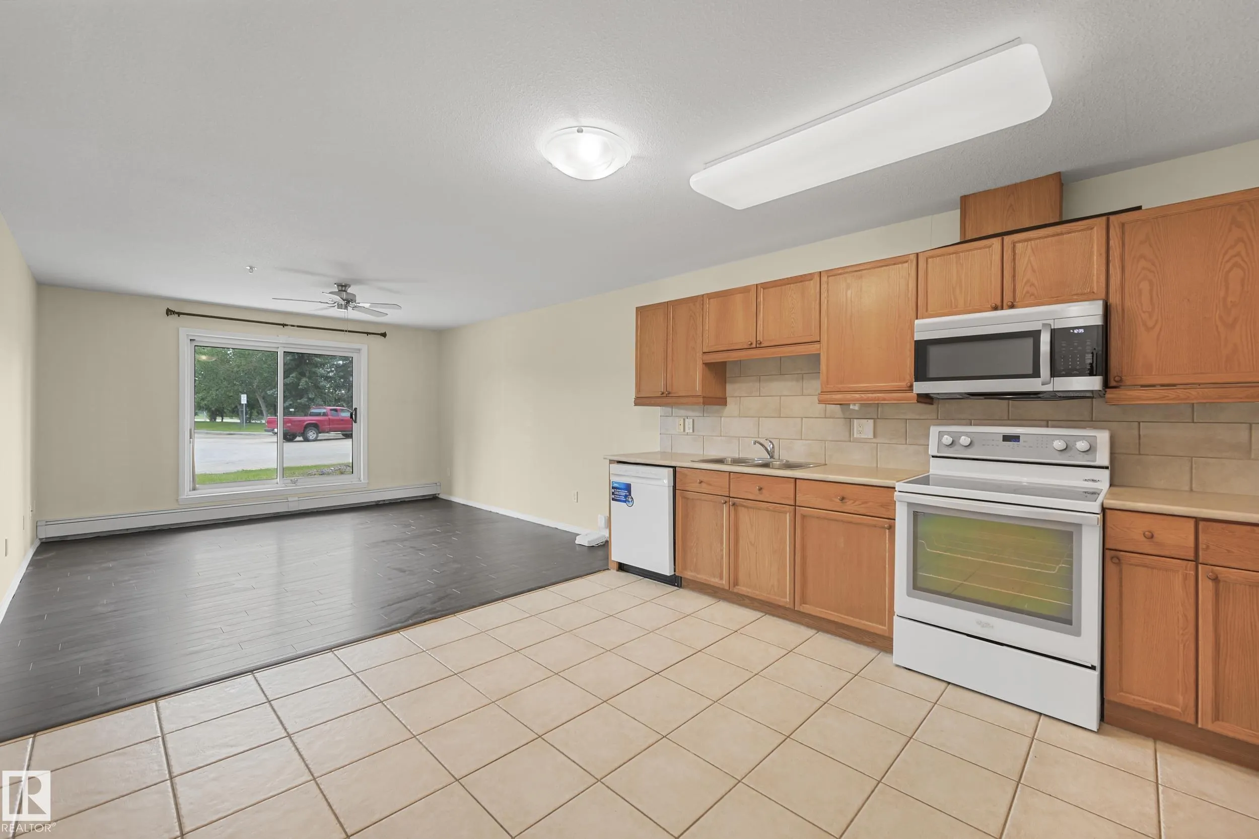 592 HOOKE Road