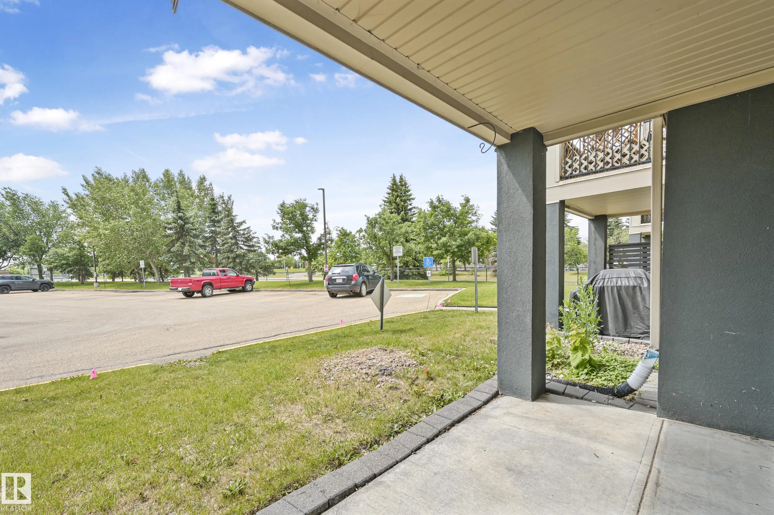 592 HOOKE Road
