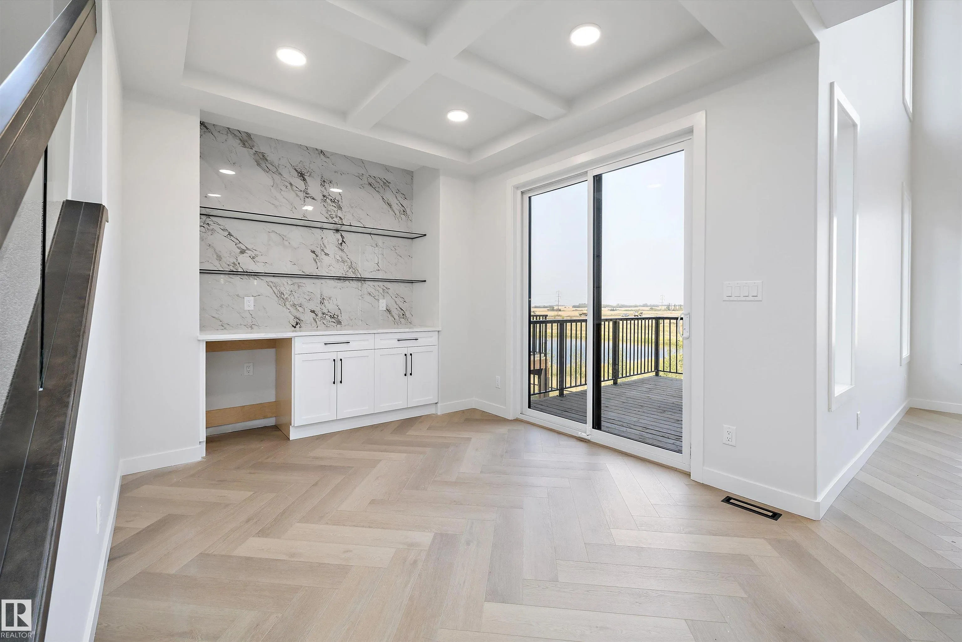 22 CANNES Cove