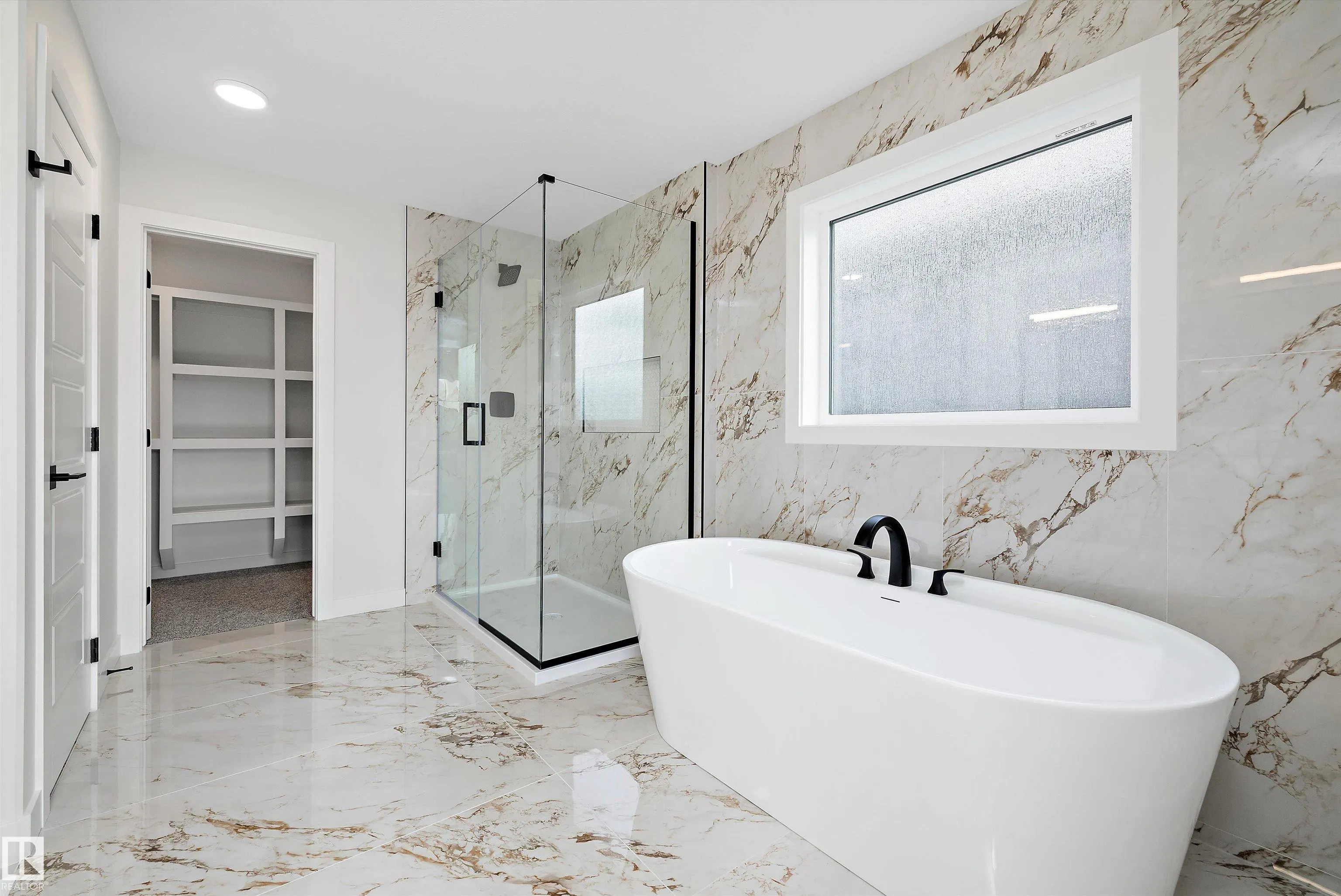 22 CANNES Cove