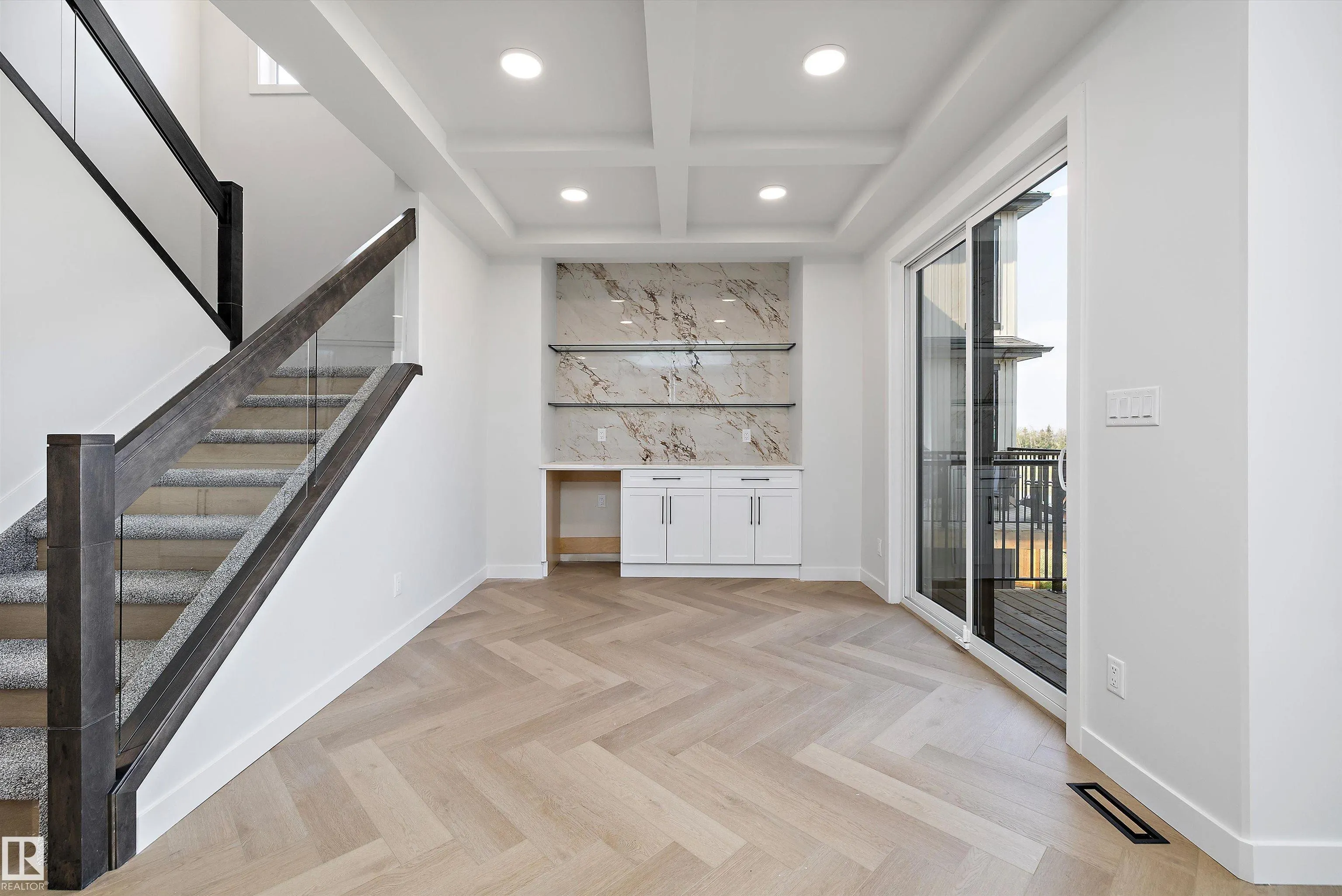 22 CANNES Cove