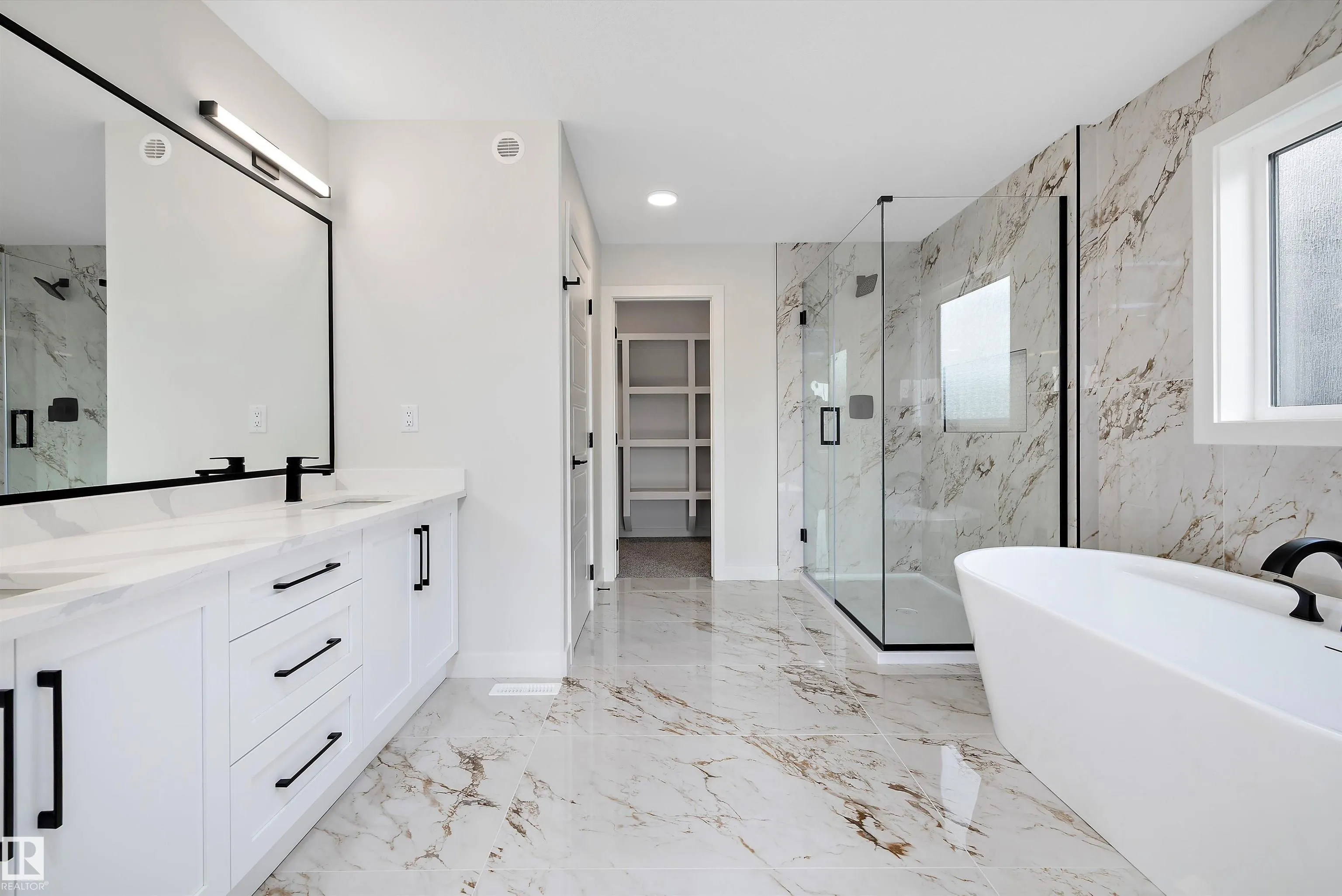 22 CANNES Cove