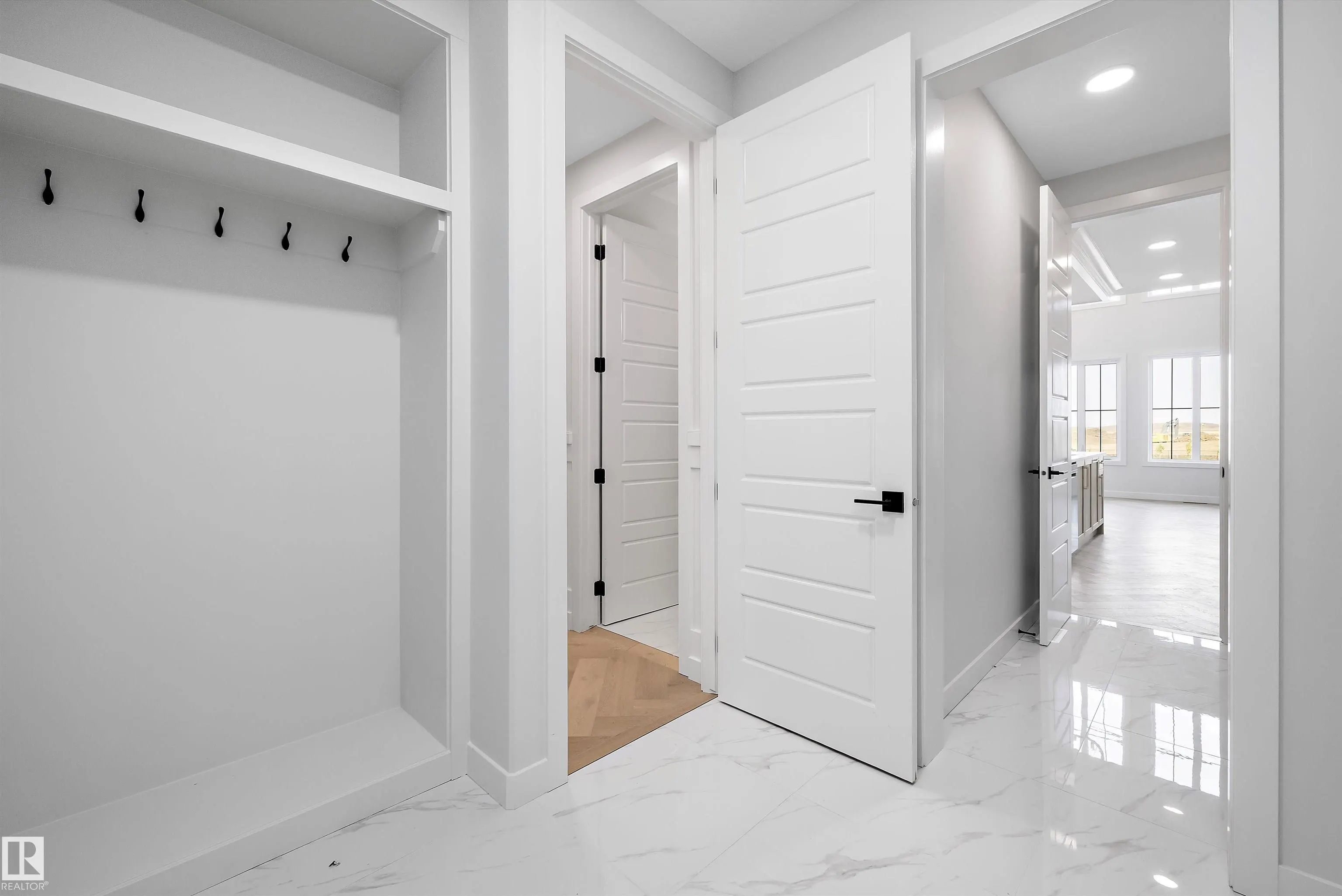 22 CANNES Cove