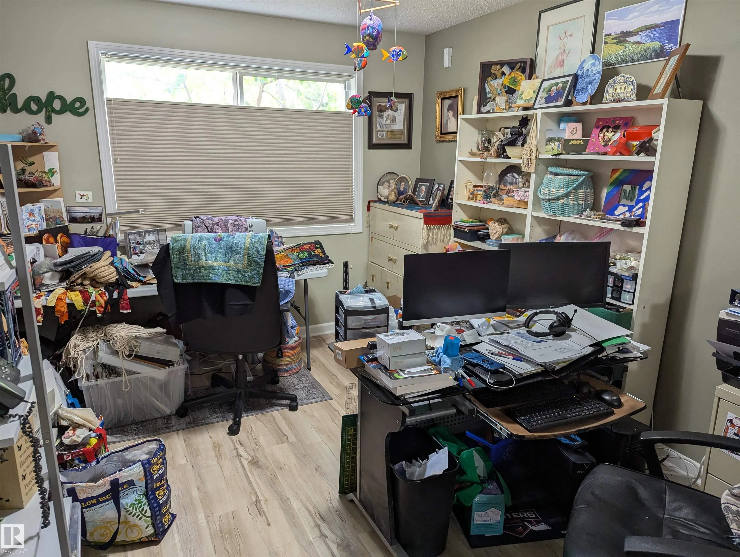 8956 156 St