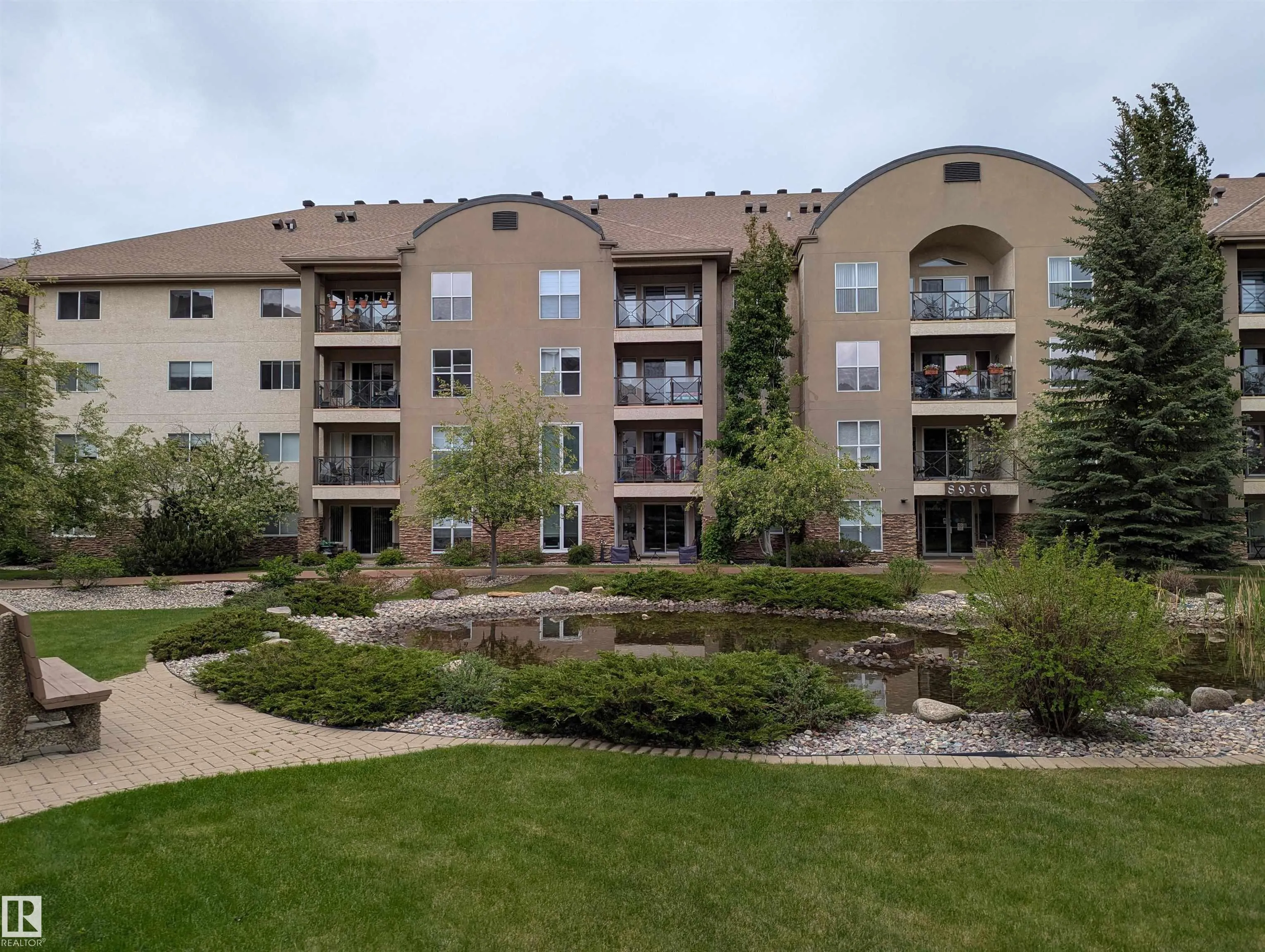 8956 156 St