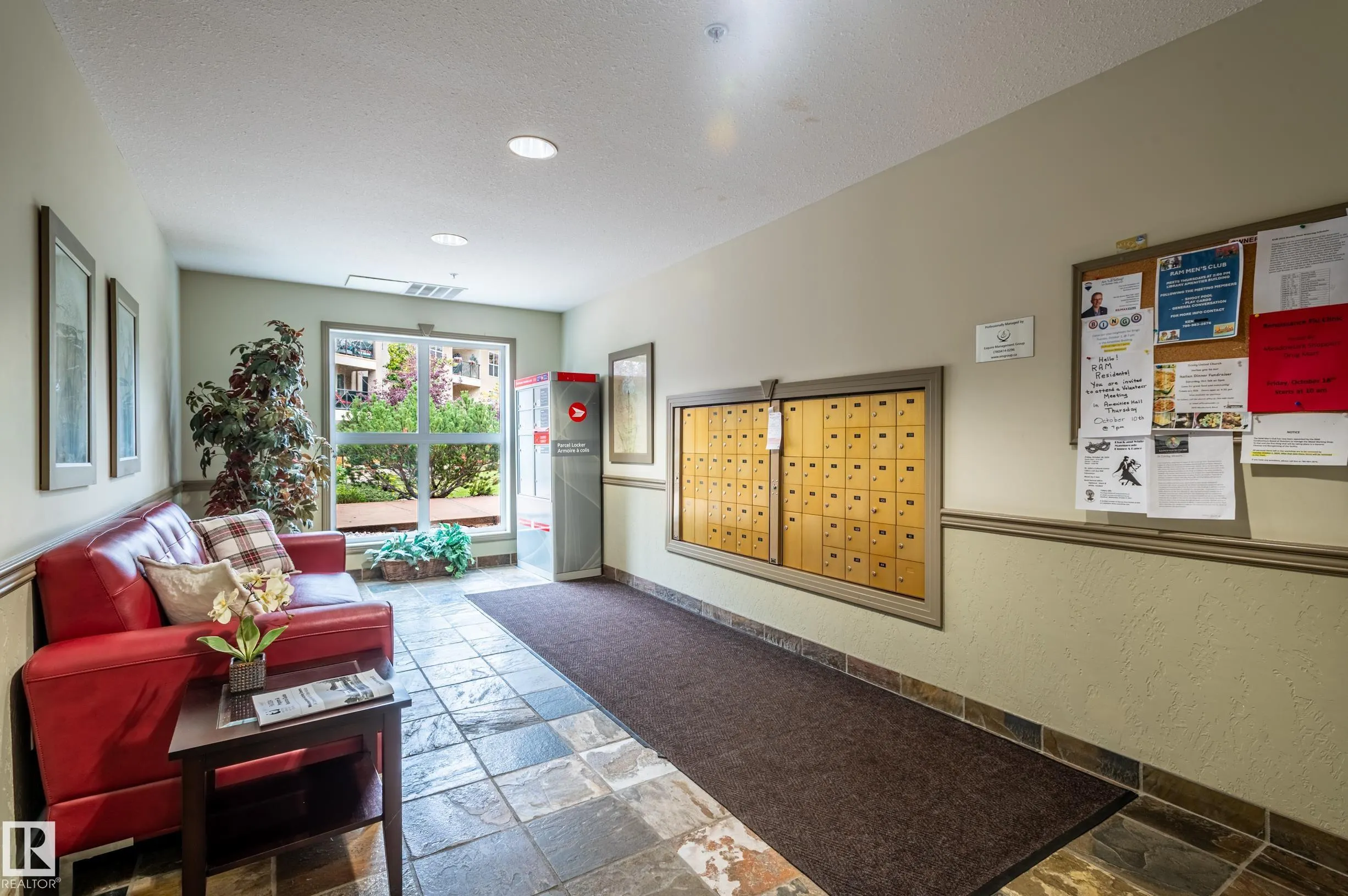 8956 156 St