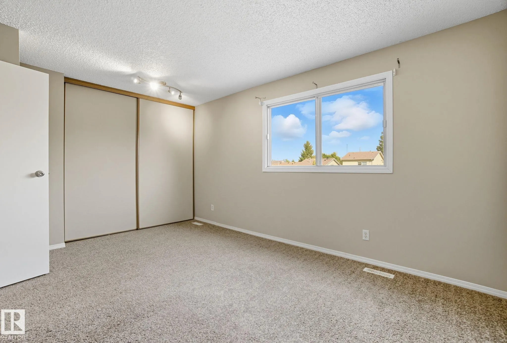 121 KIRKWOOD Way