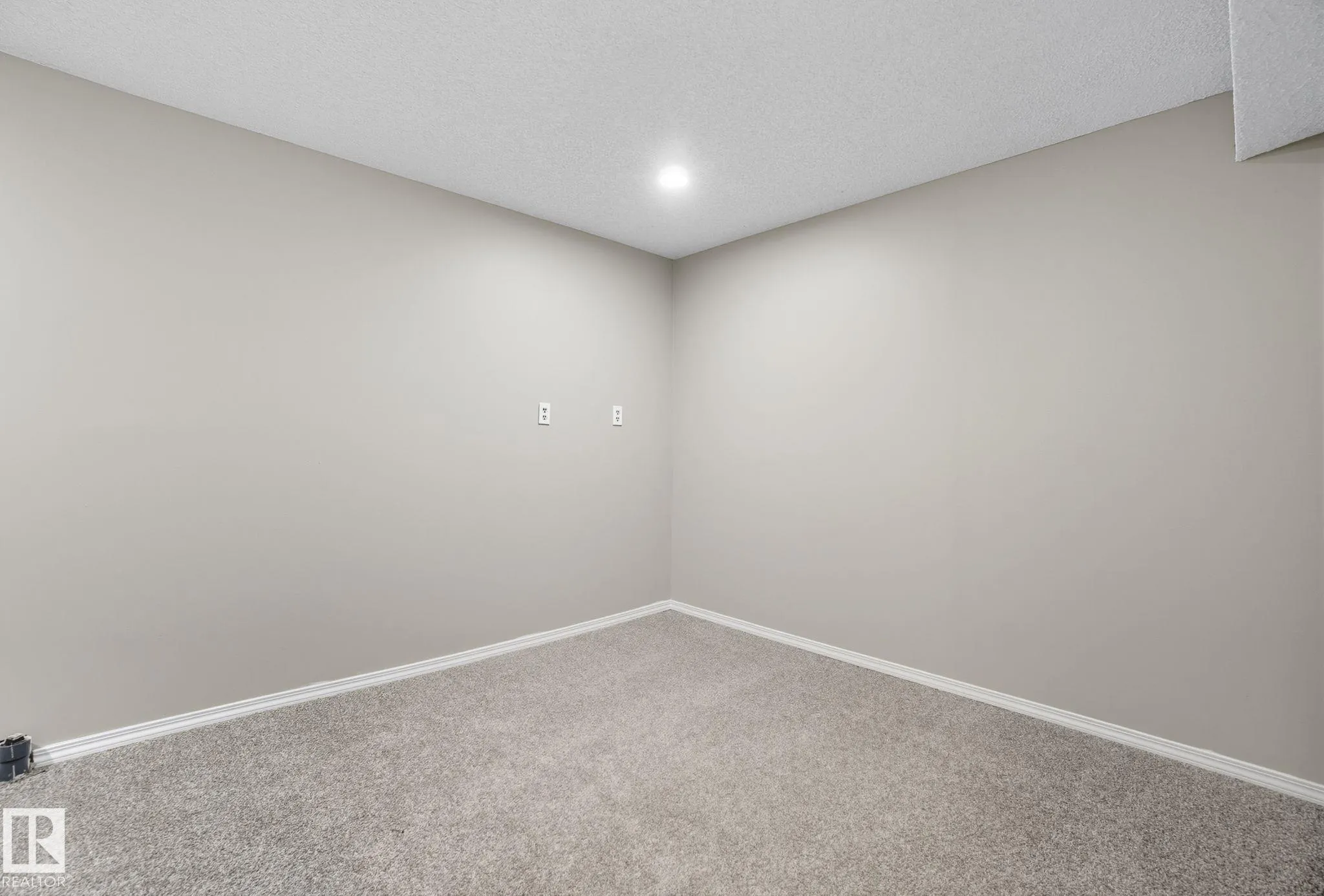 121 KIRKWOOD Way
