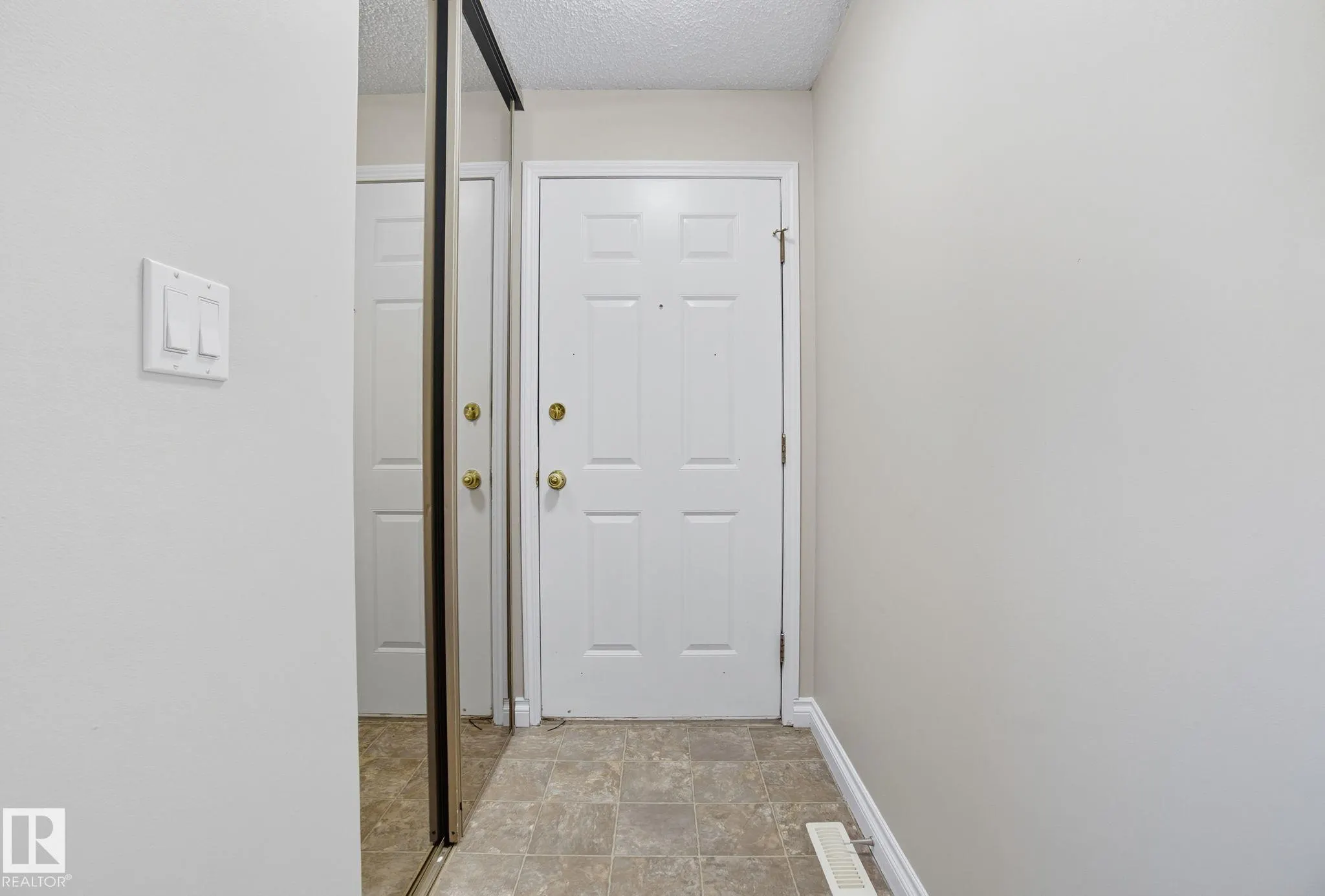 121 KIRKWOOD Way
