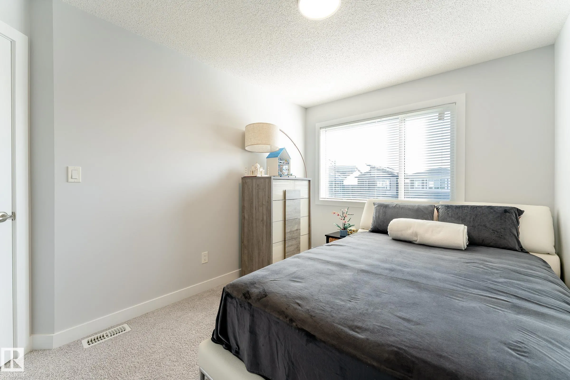 2402 KELLY CIRCLE