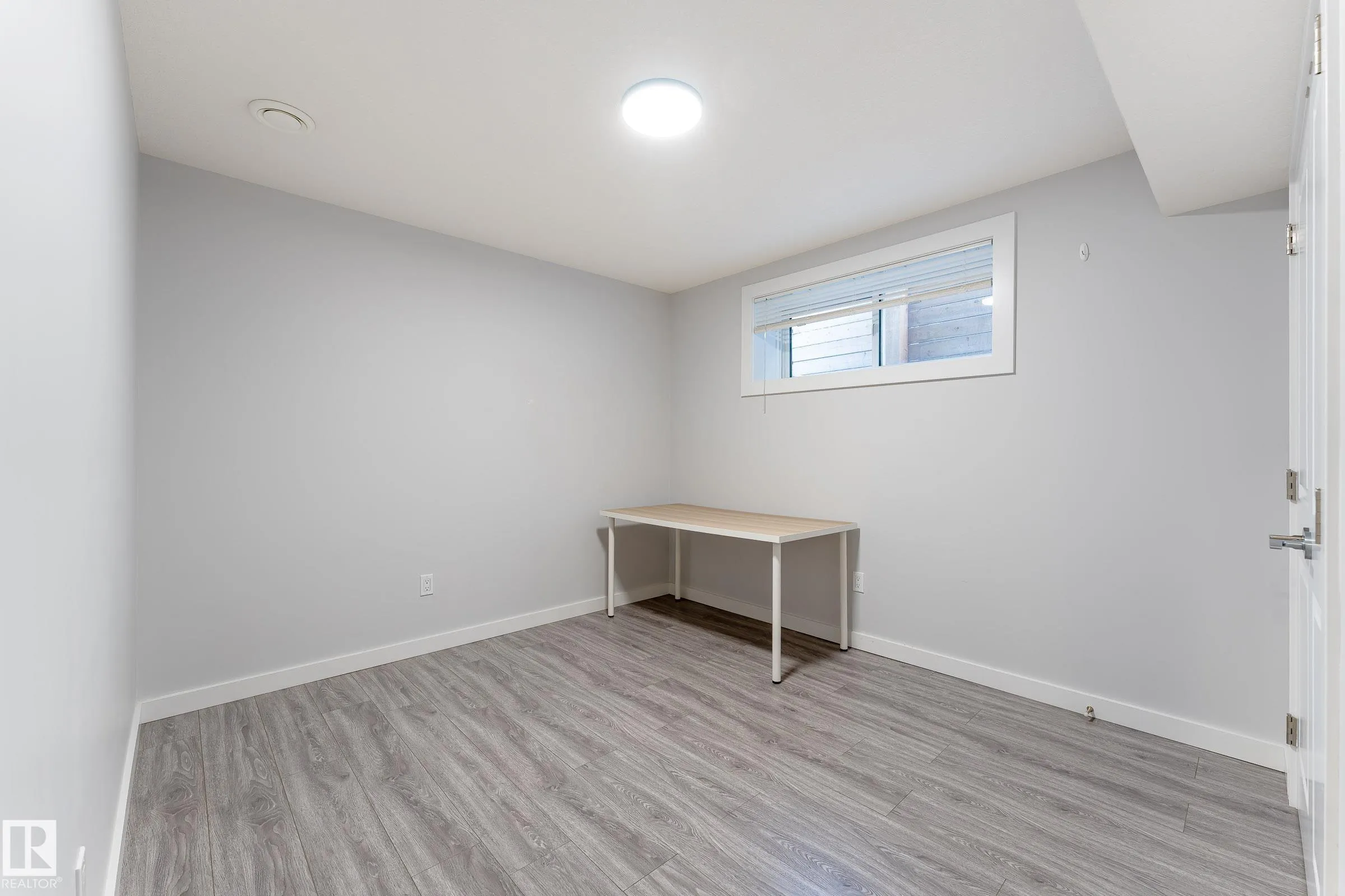 2402 KELLY CIRCLE