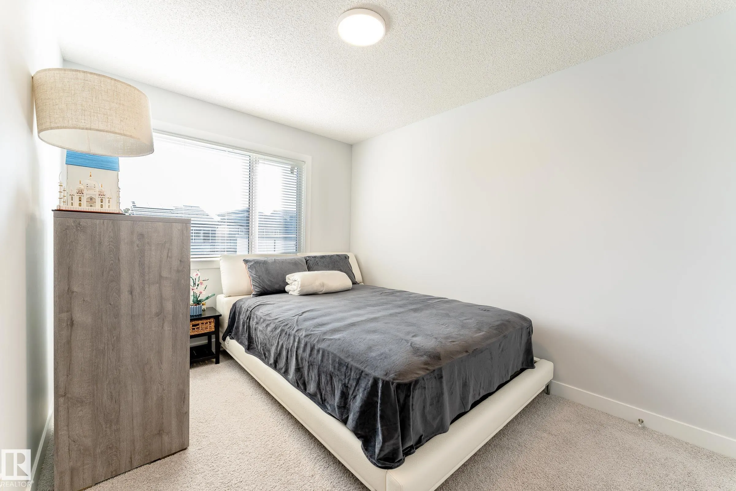 2402 KELLY CIRCLE