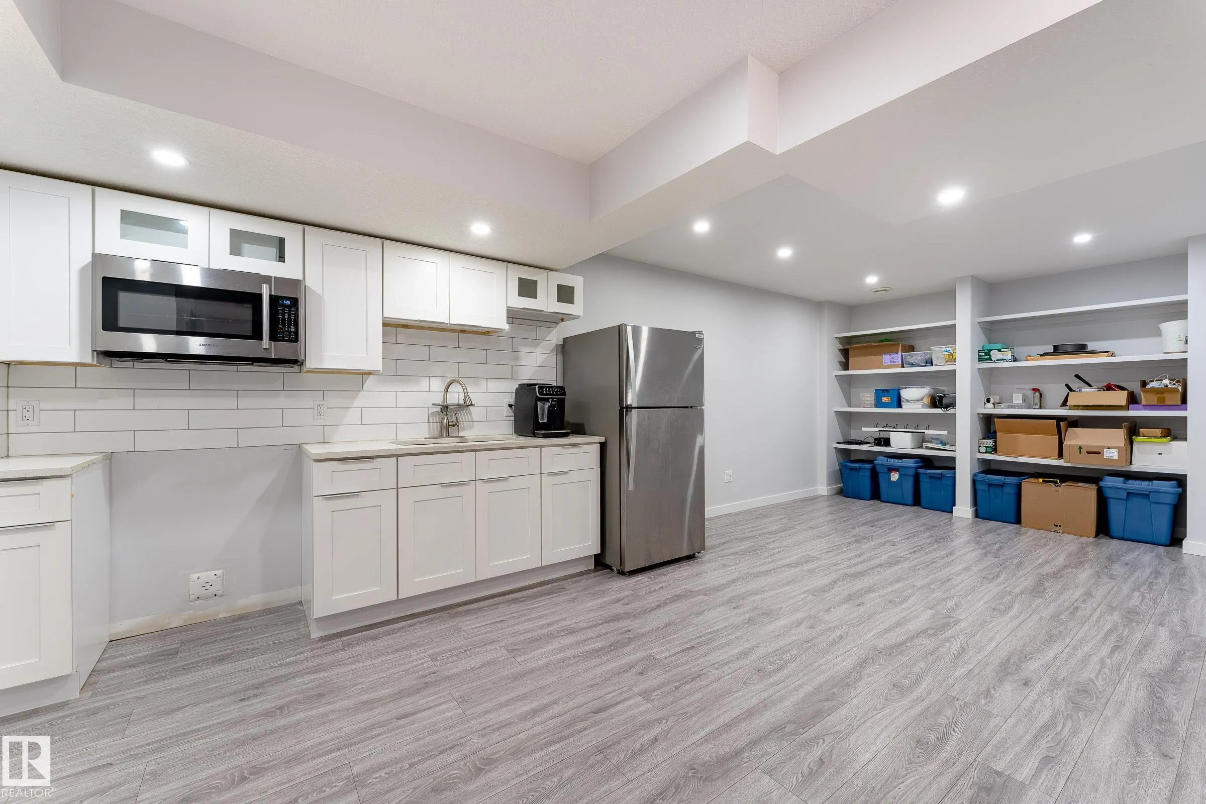 2402 KELLY CIRCLE