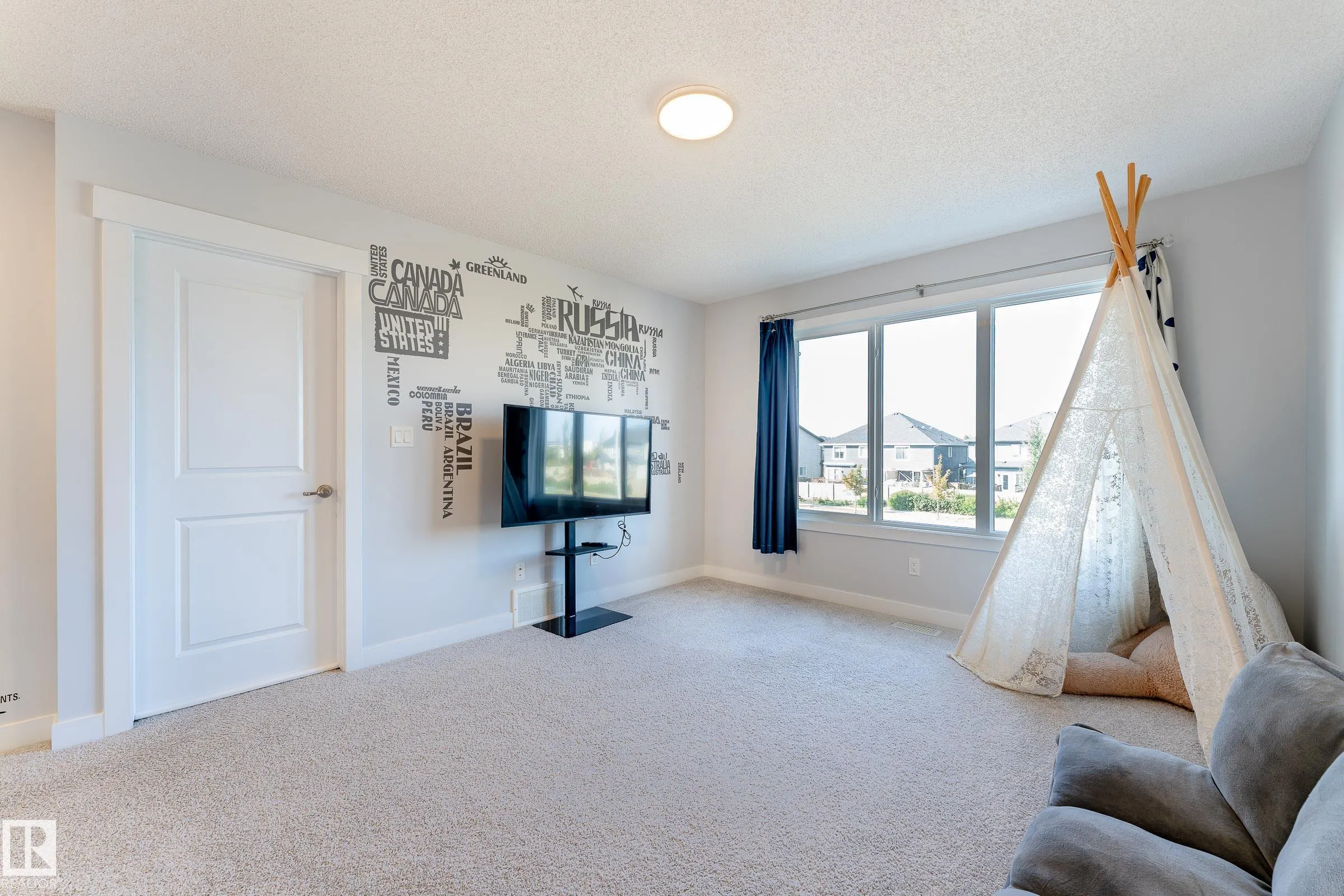 2402 KELLY CIRCLE