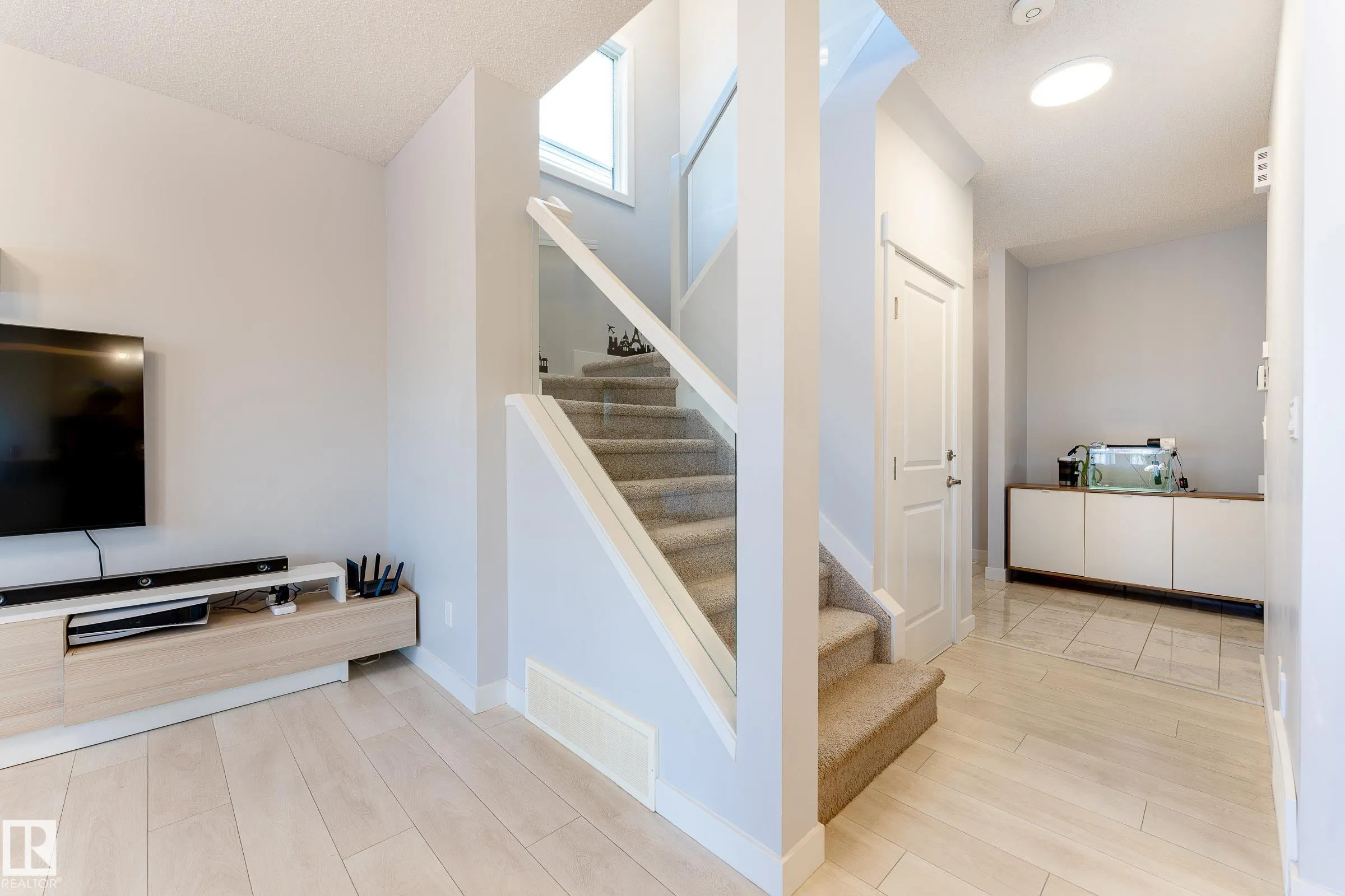 2402 KELLY CIRCLE