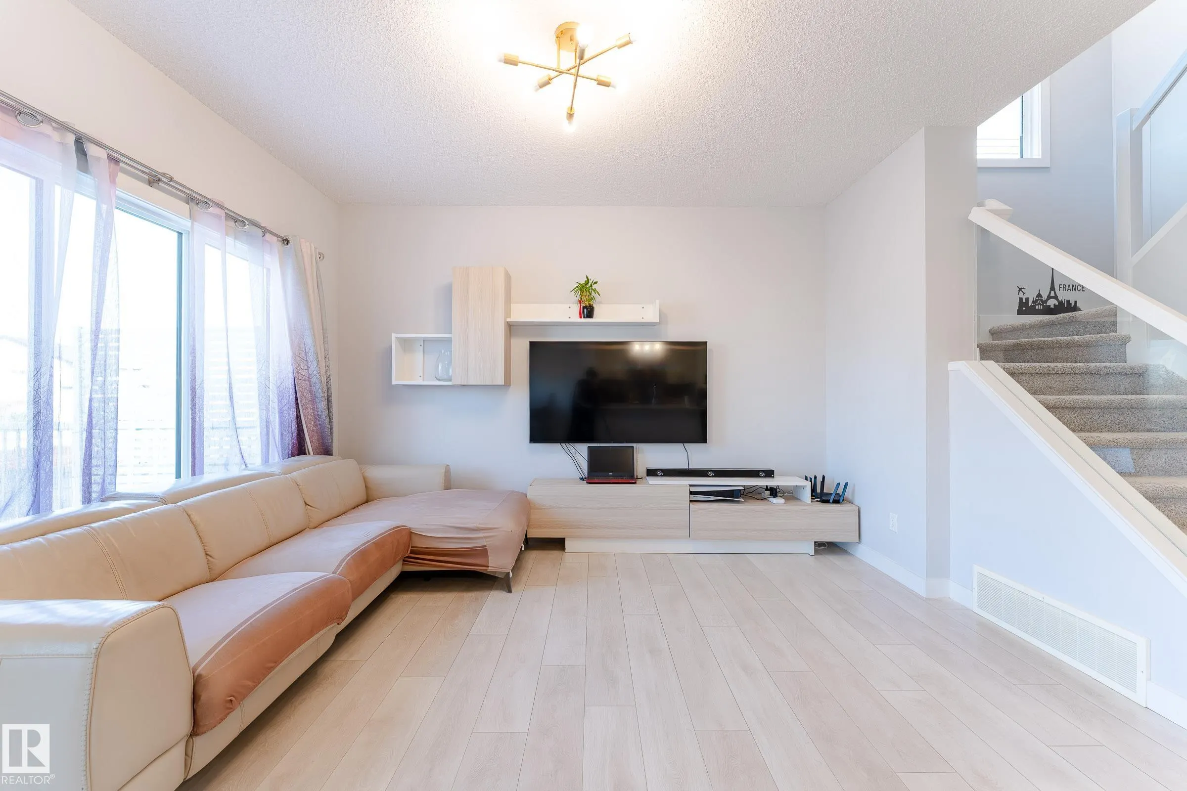 2402 KELLY CIRCLE