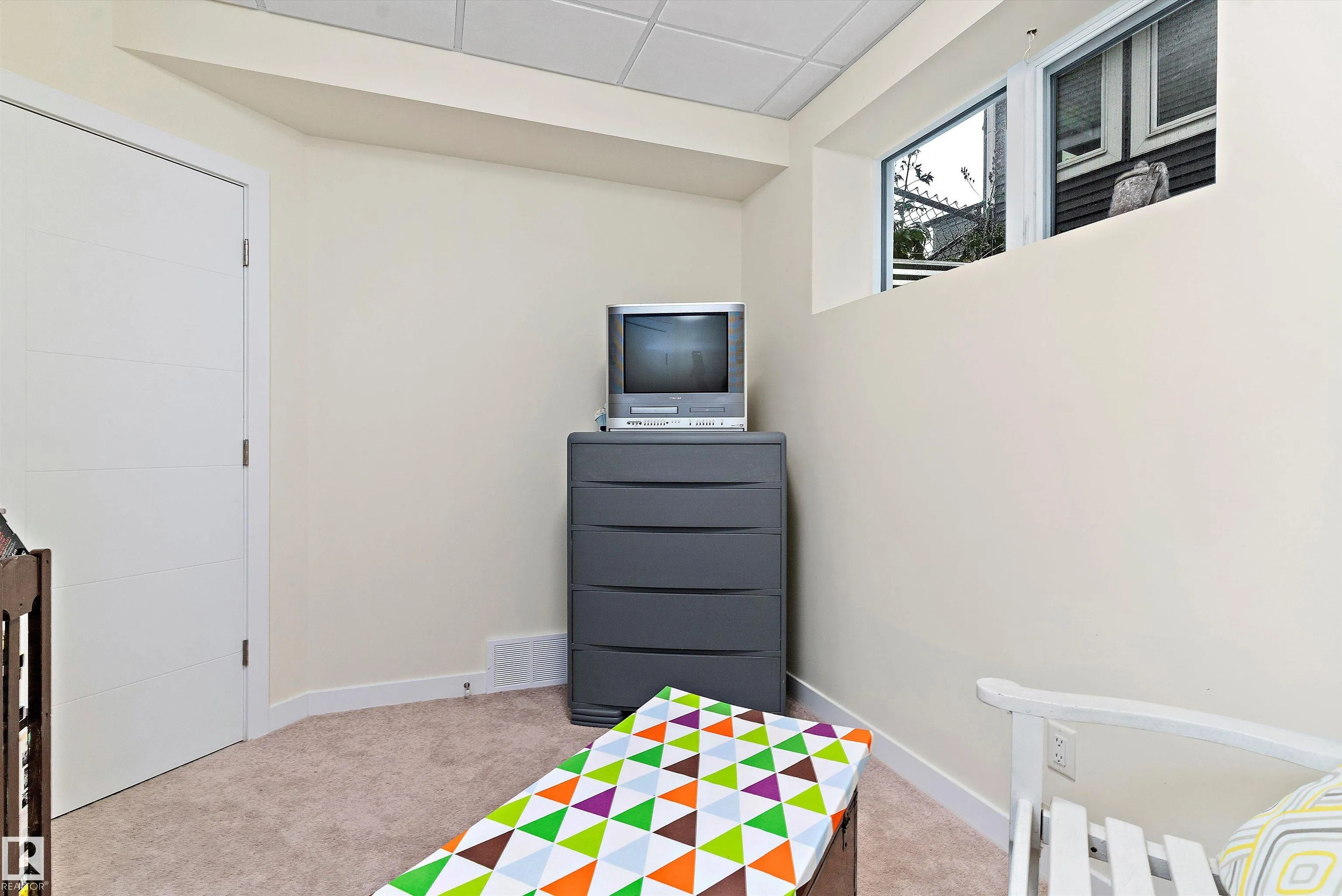 1756 TANAGER Close