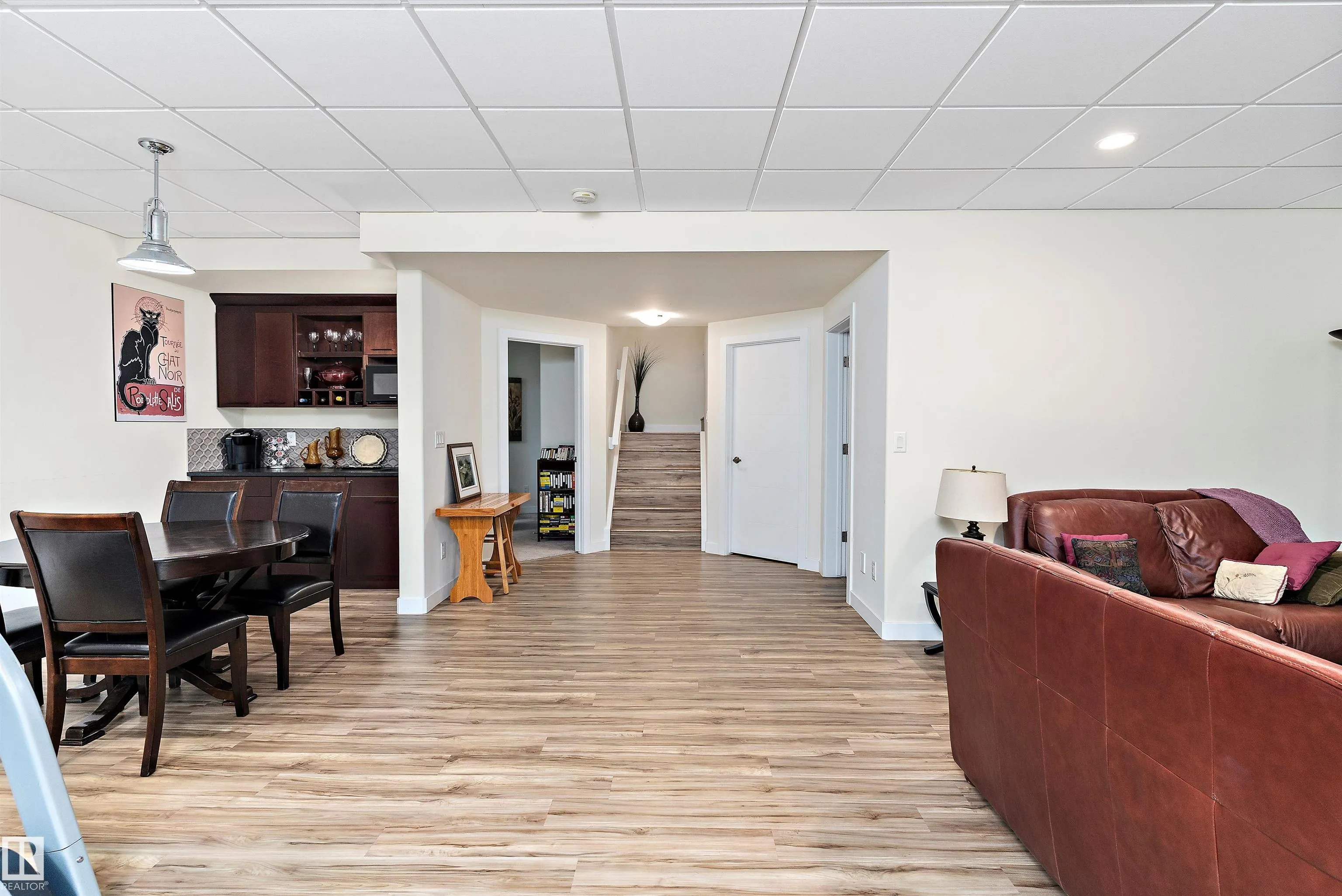 1756 TANAGER Close