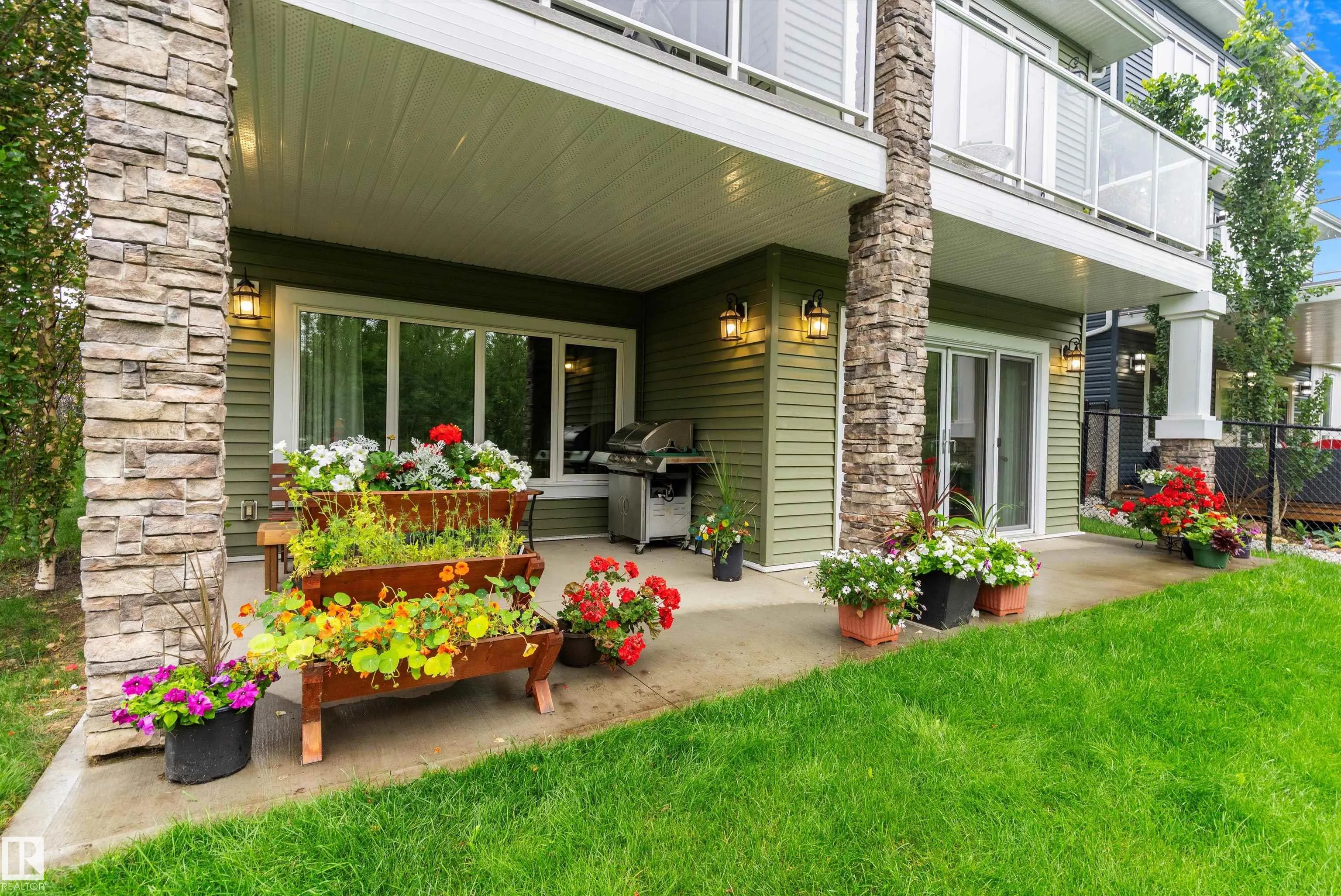 1756 TANAGER Close