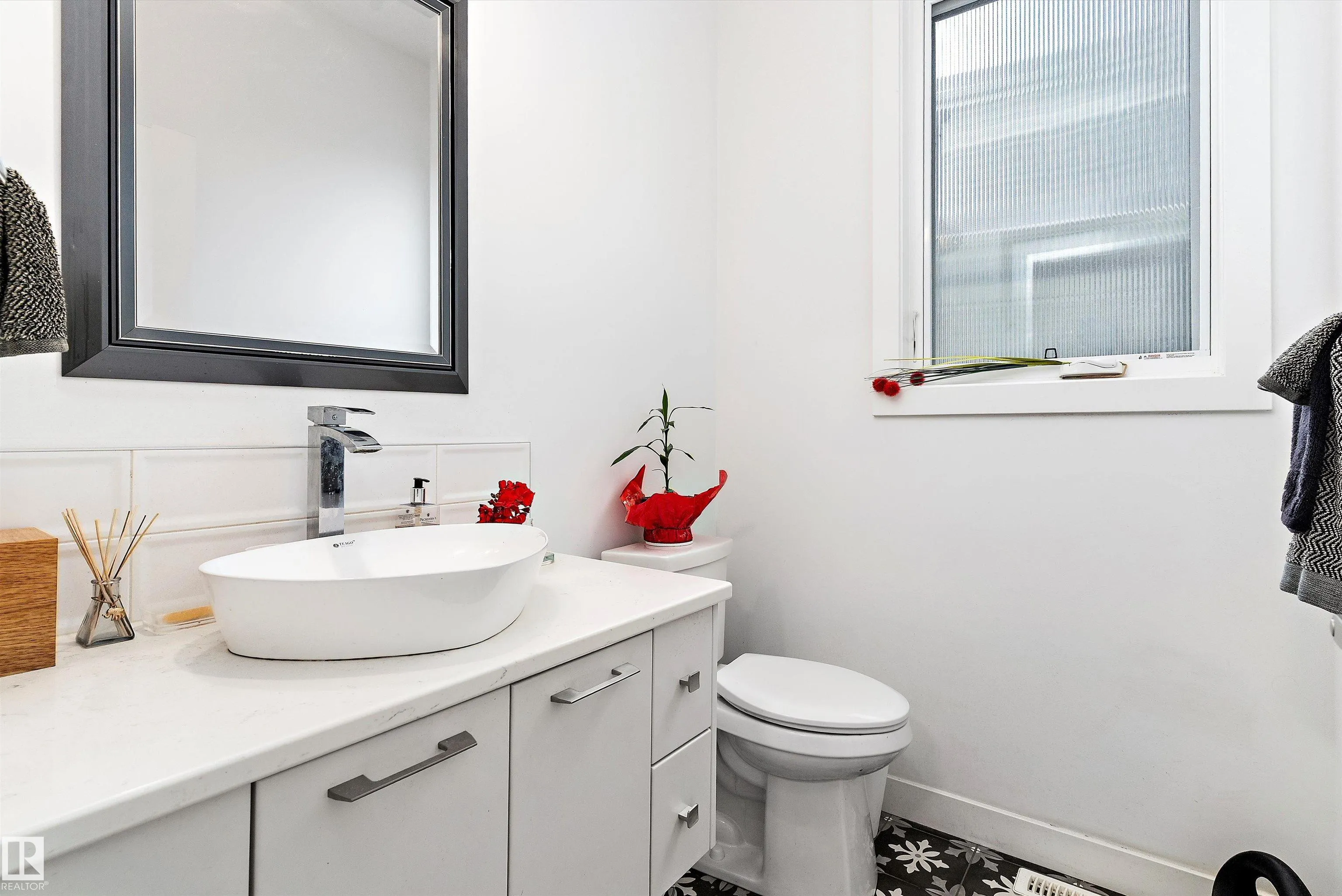 1756 TANAGER Close