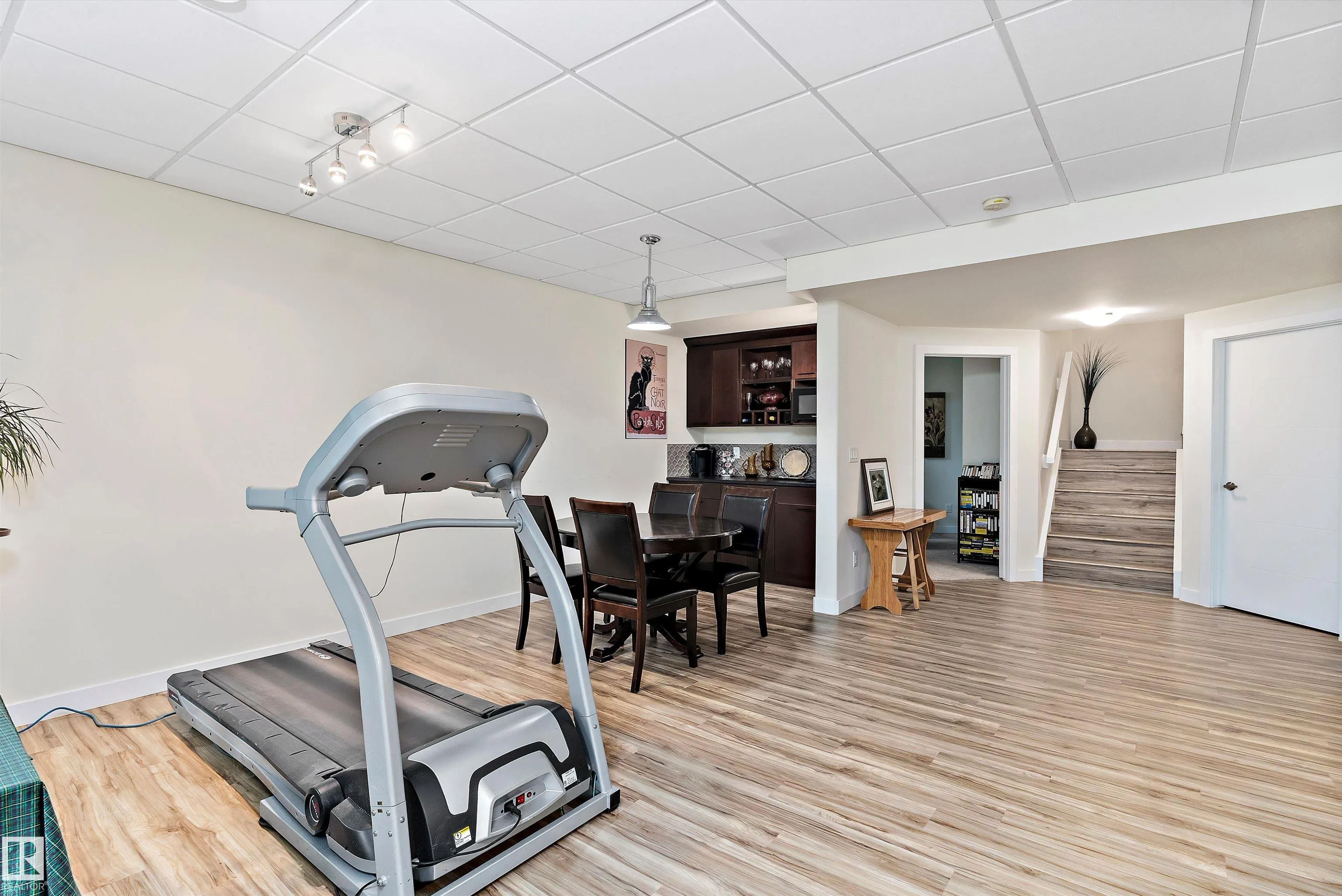 1756 TANAGER Close
