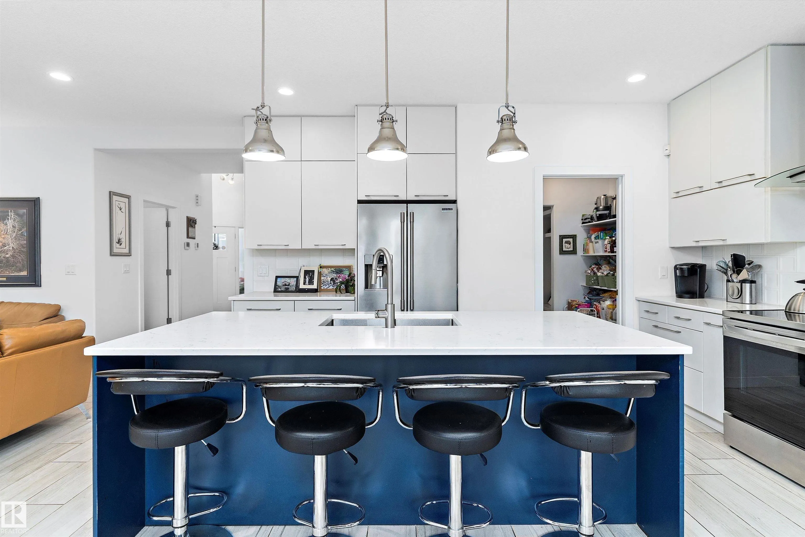1756 TANAGER Close