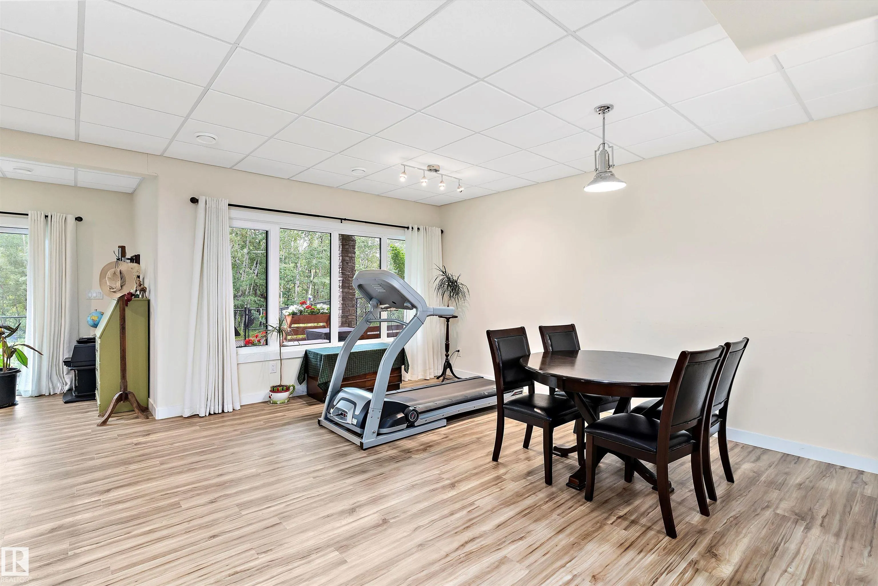 1756 TANAGER Close
